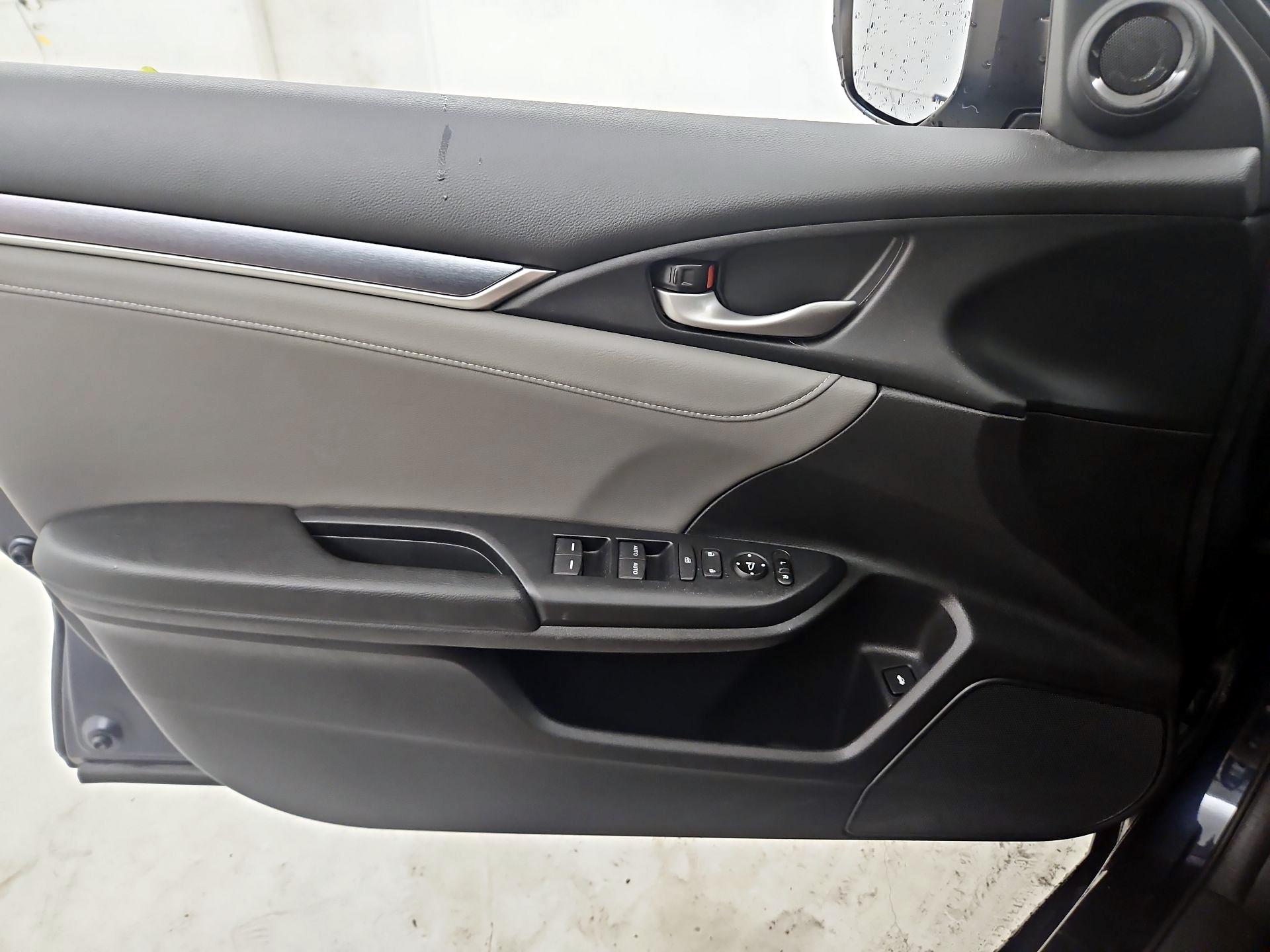 Thumbnail: 2016 Honda Civic - 12