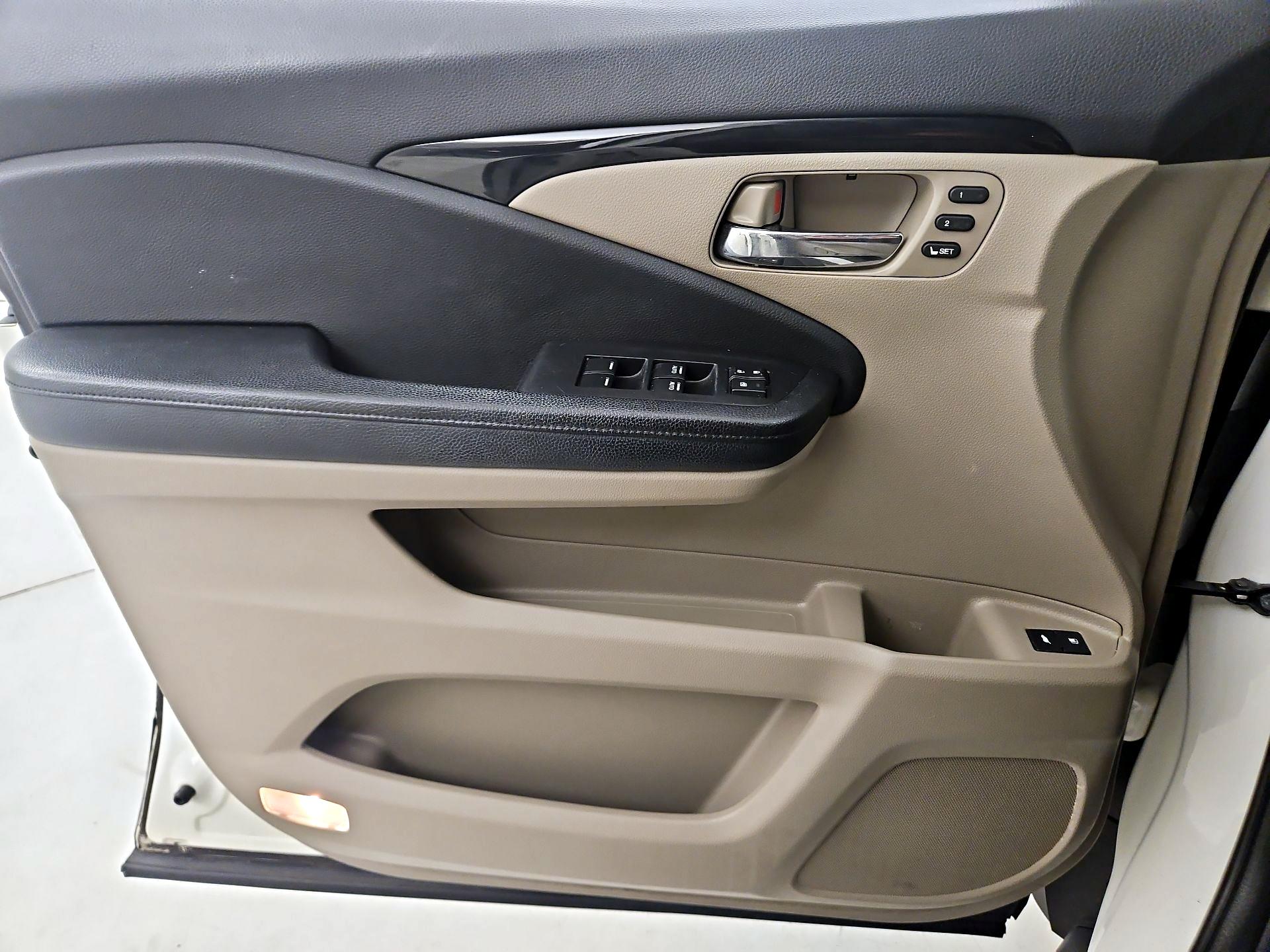 Thumbnail: 2016 Honda Pilot - 12