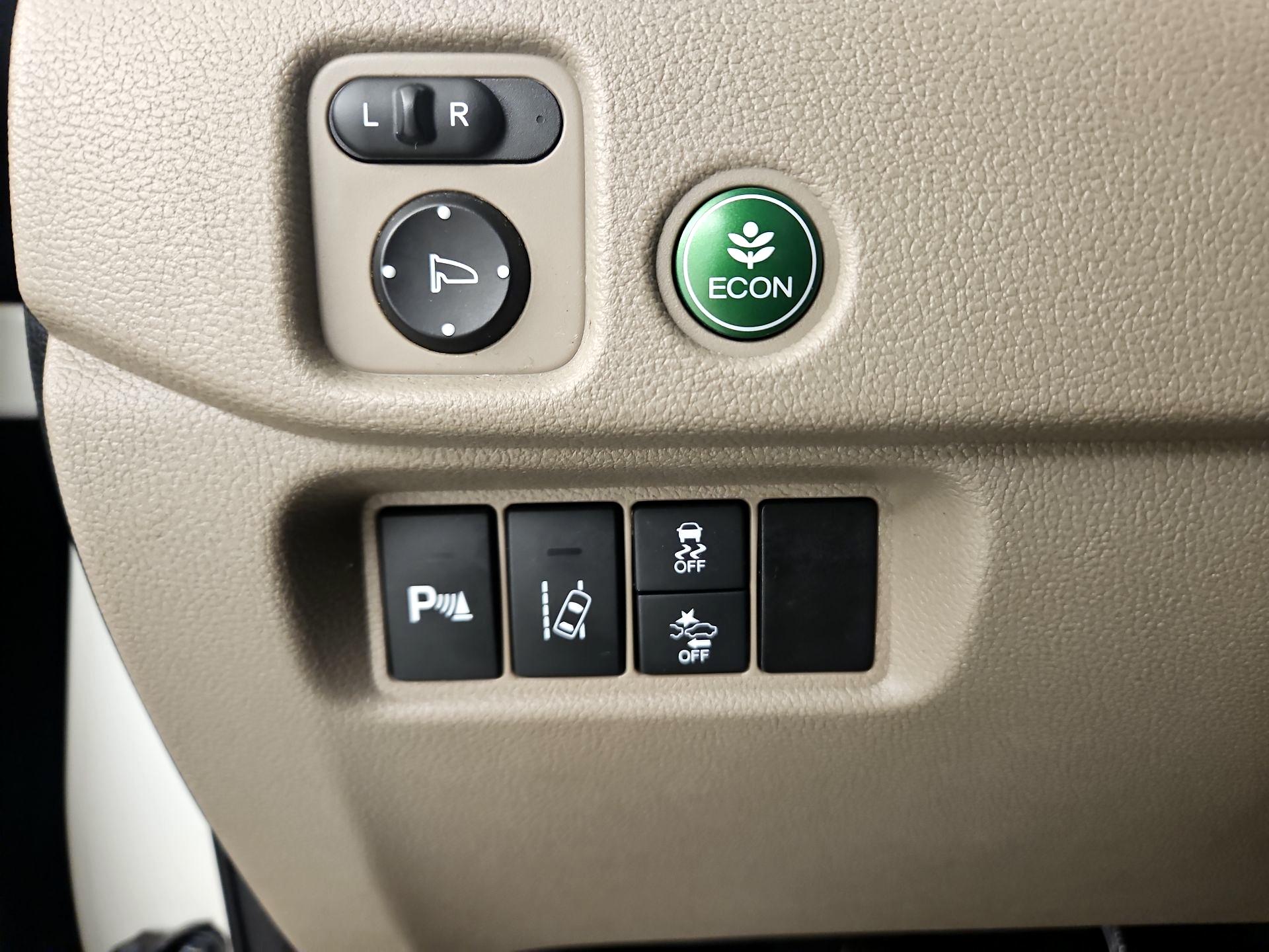 Thumbnail: 2016 Honda Pilot - 13