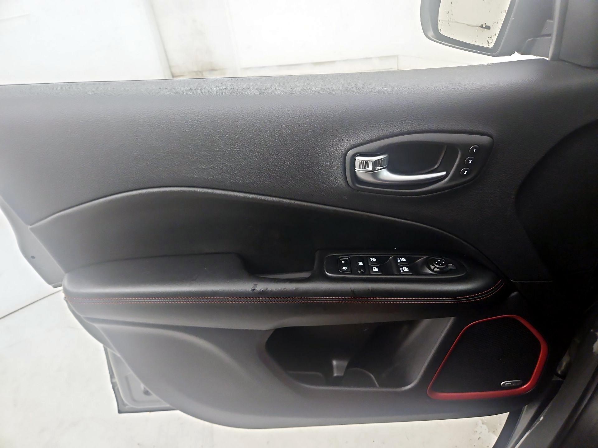 Thumbnail: 2021 Jeep Compass - 12