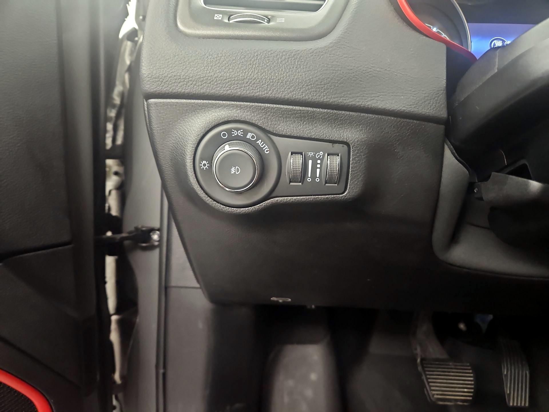 Thumbnail: 2021 Jeep Compass - 13