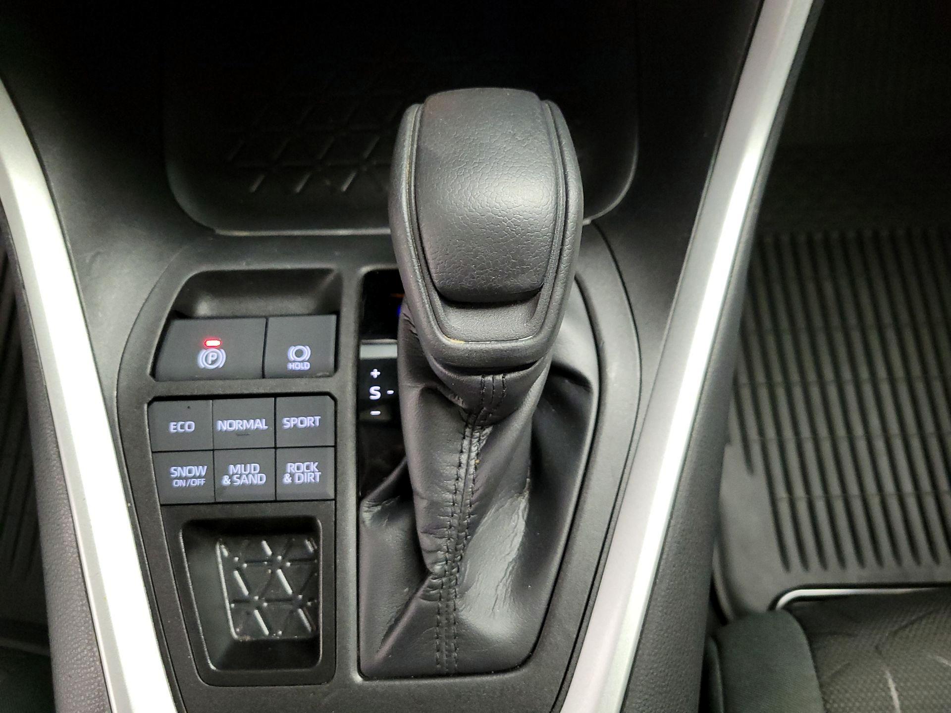 Thumbnail: 2023 Toyota RAV4 - 15