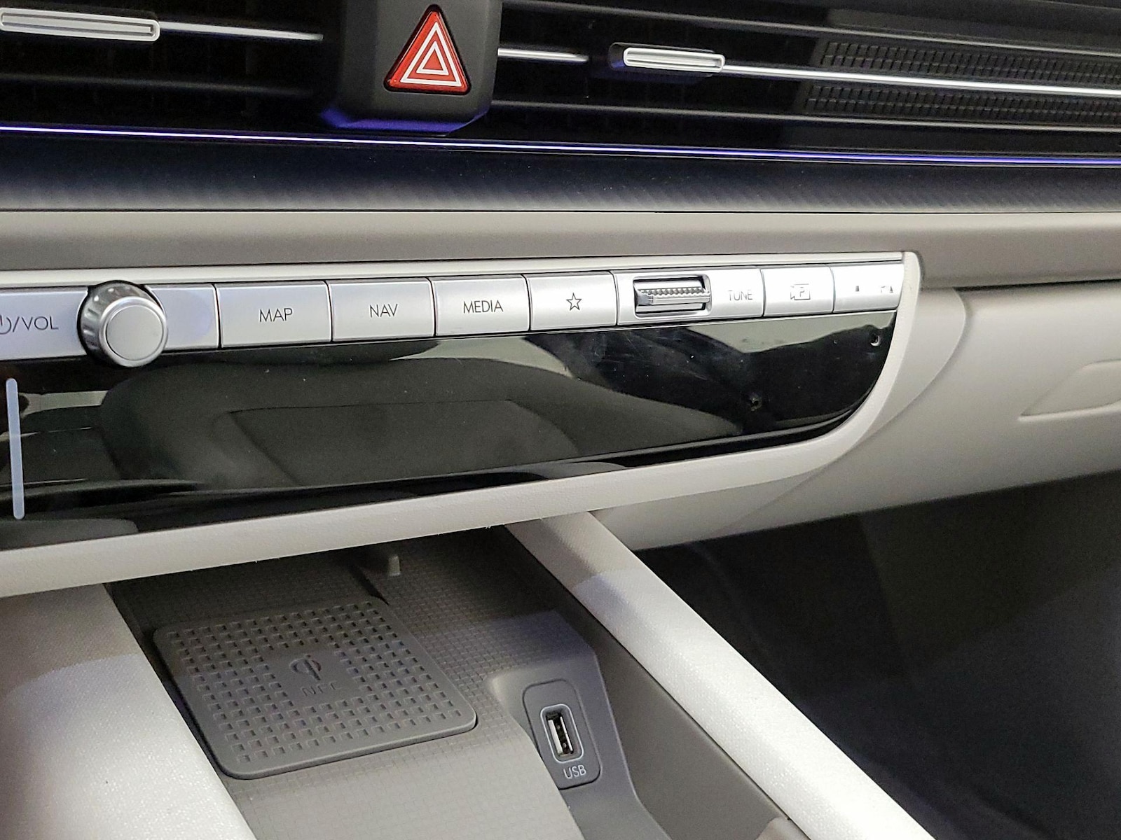 2024 Hyundai IONIQ 6 Limited - Photo 18