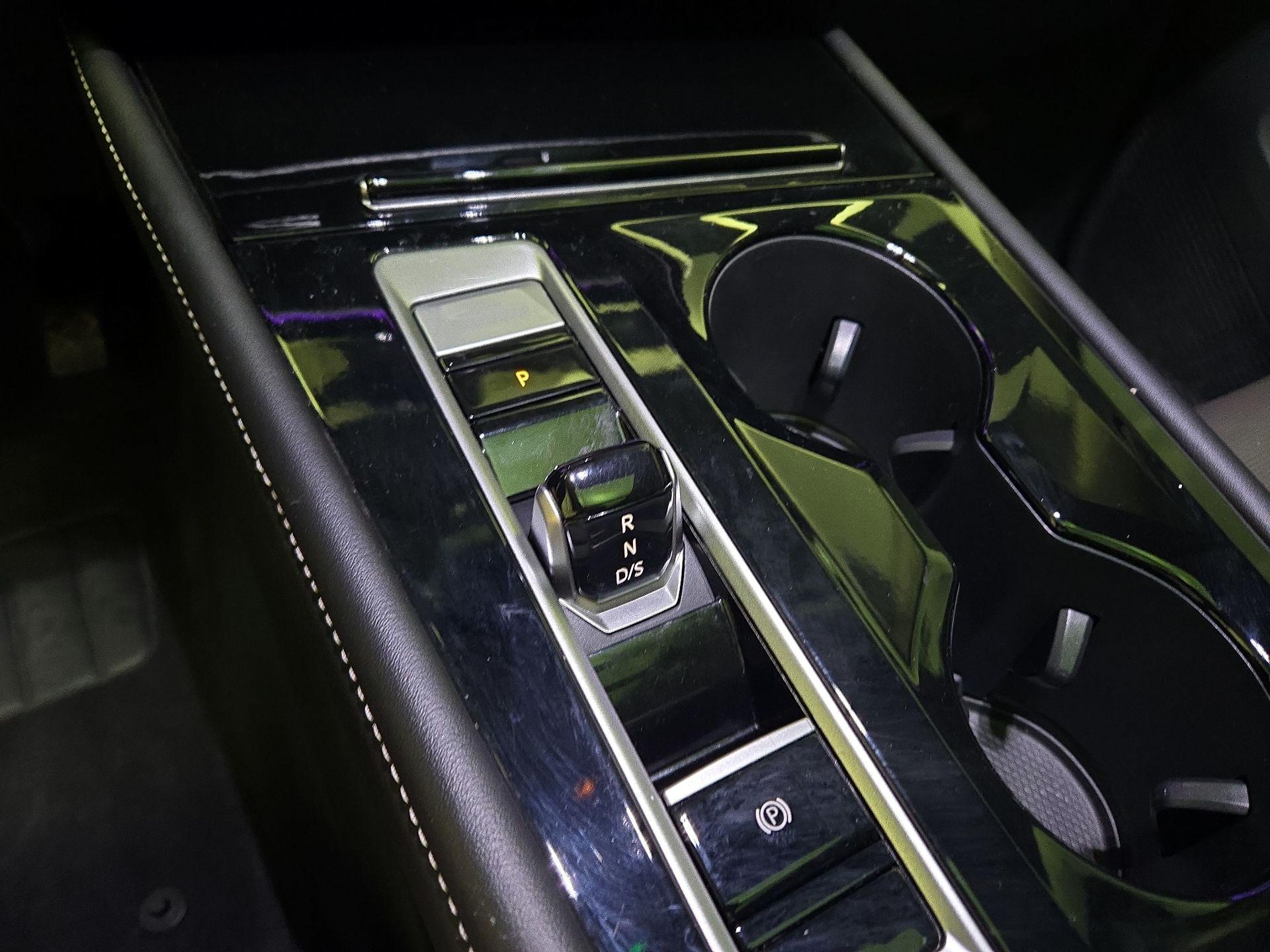 Thumbnail: 2024 Volkswagen Atlas - 17