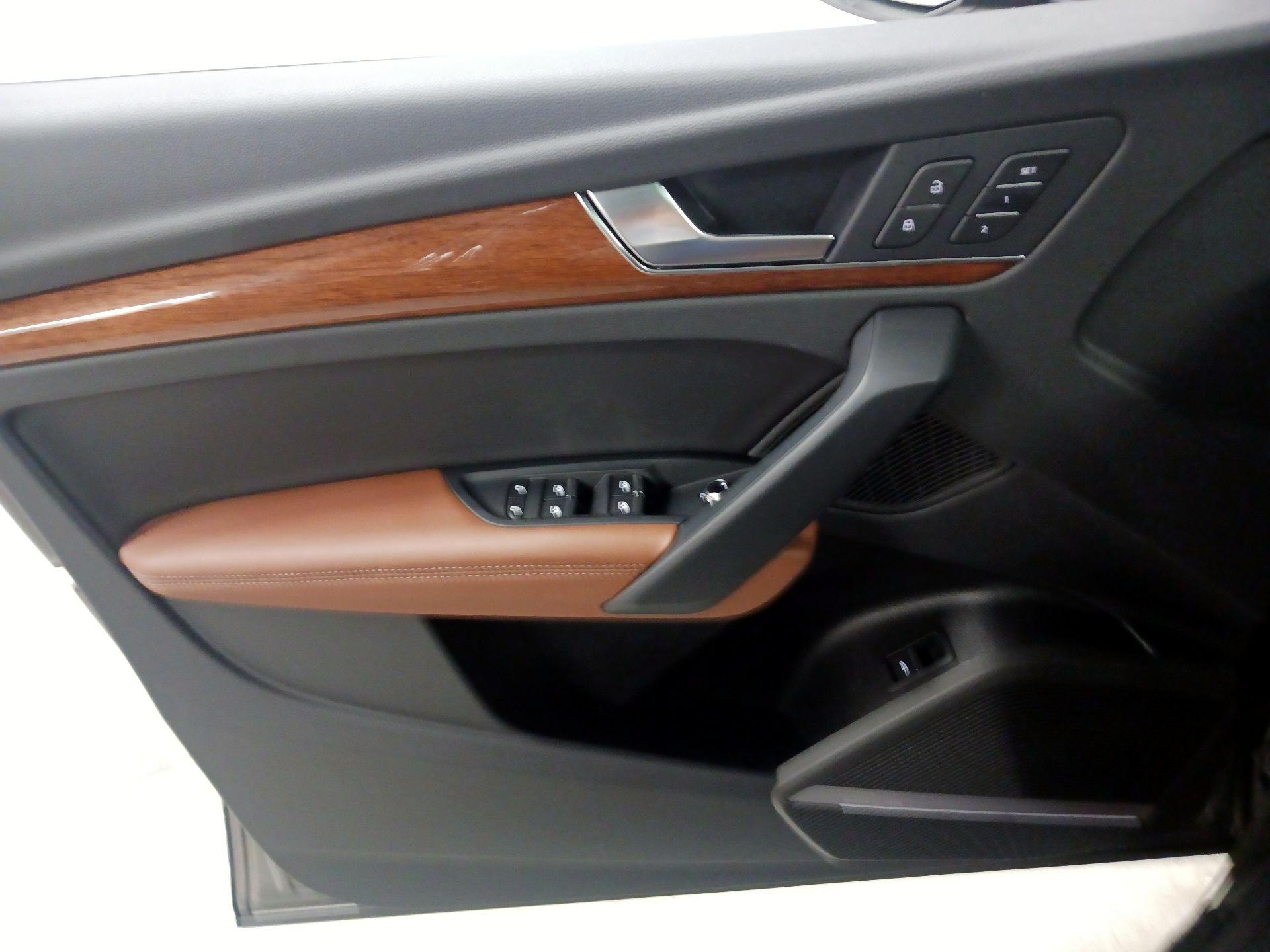 Thumbnail: 2023 Audi Q5 - 10