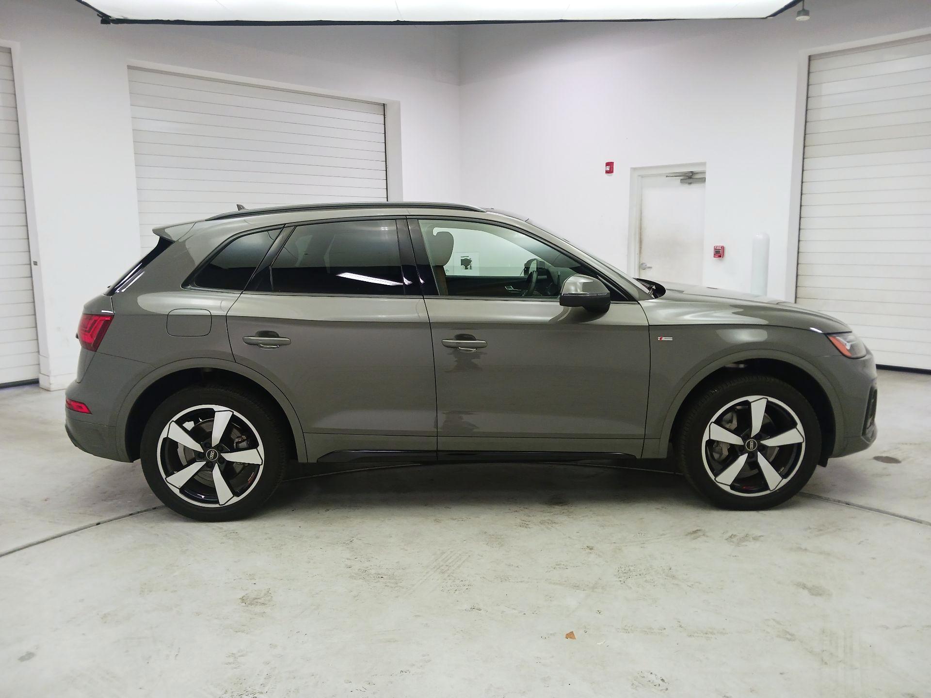 Thumbnail: 2023 Audi Q5 - 4