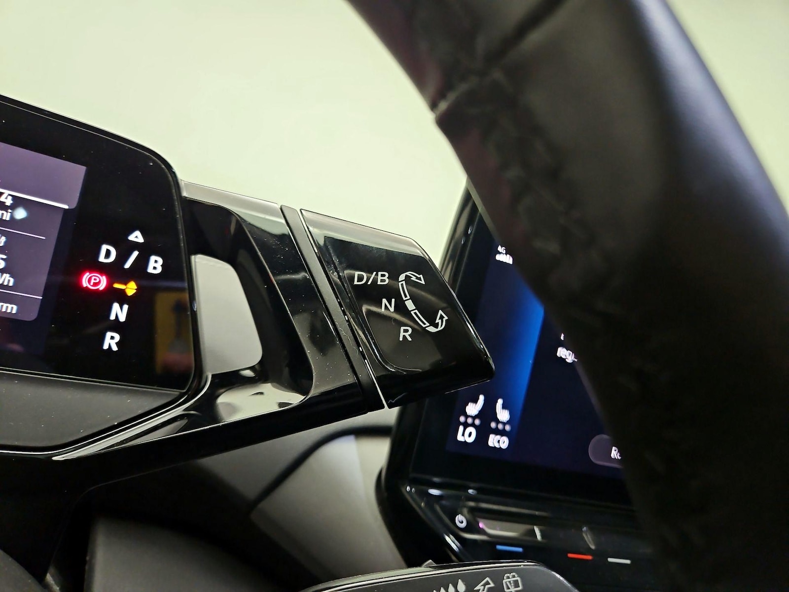 2023 Volkswagen ID.4 PRO S PLUS - Photo 18
