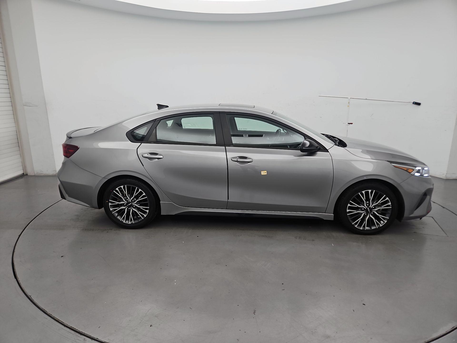Thumbnail: 2024 Kia Forte - 4