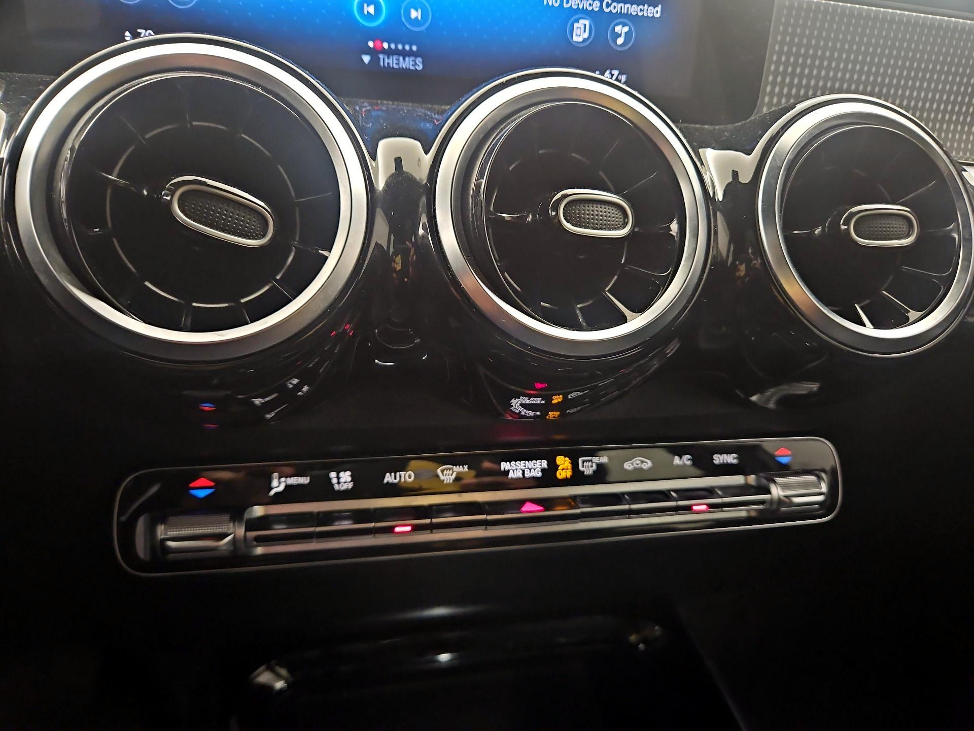 Thumbnail: 2023 Mercedes-Benz GLB - 16