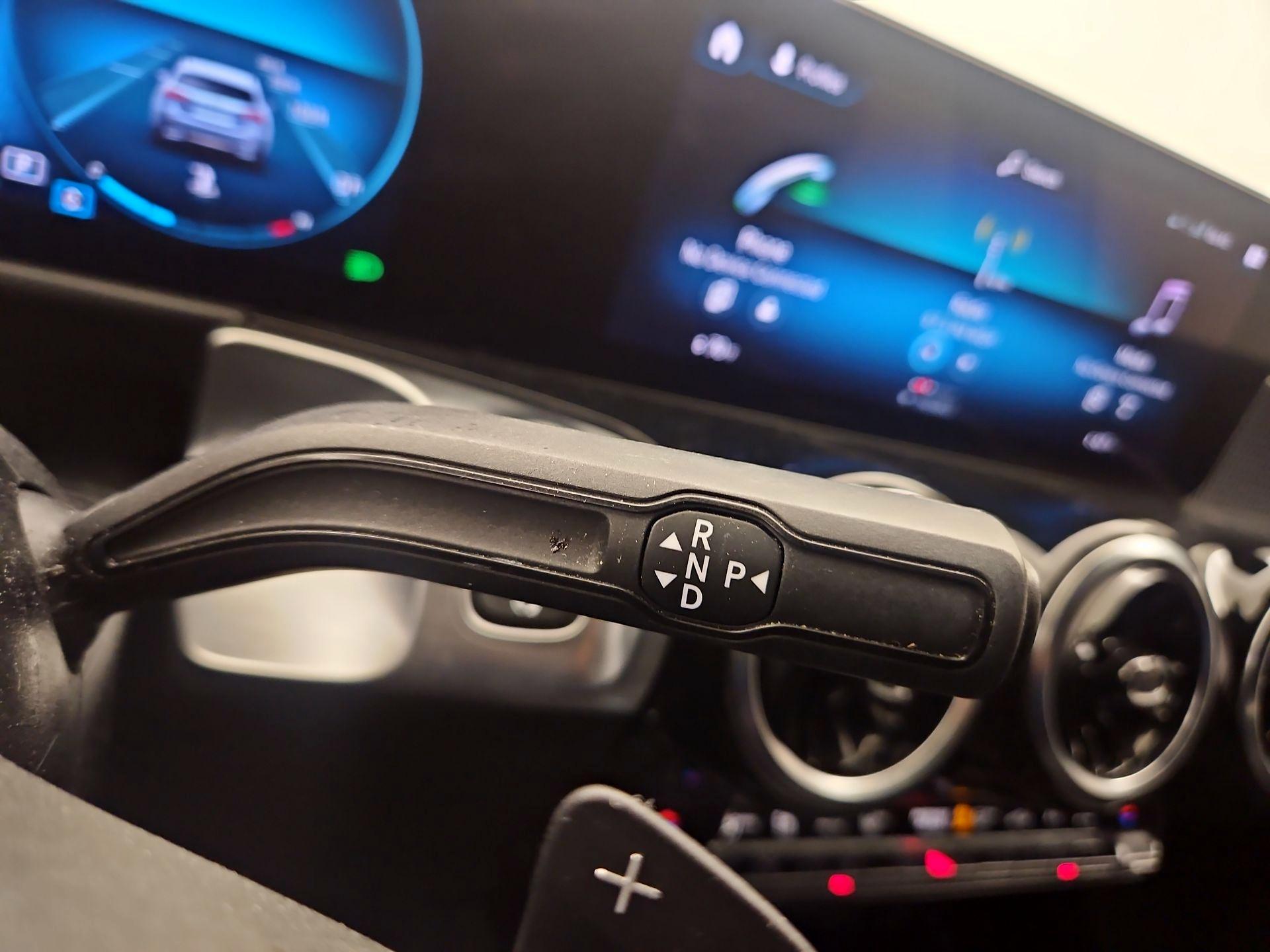 Thumbnail: 2023 Mercedes-Benz GLB - 17