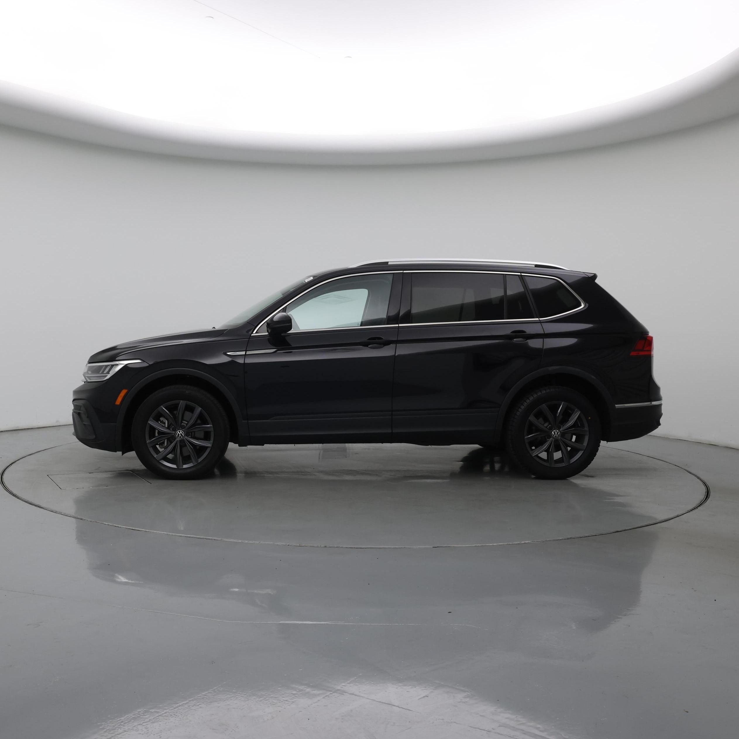 Thumbnail: 2022 Volkswagen Tiguan - 3