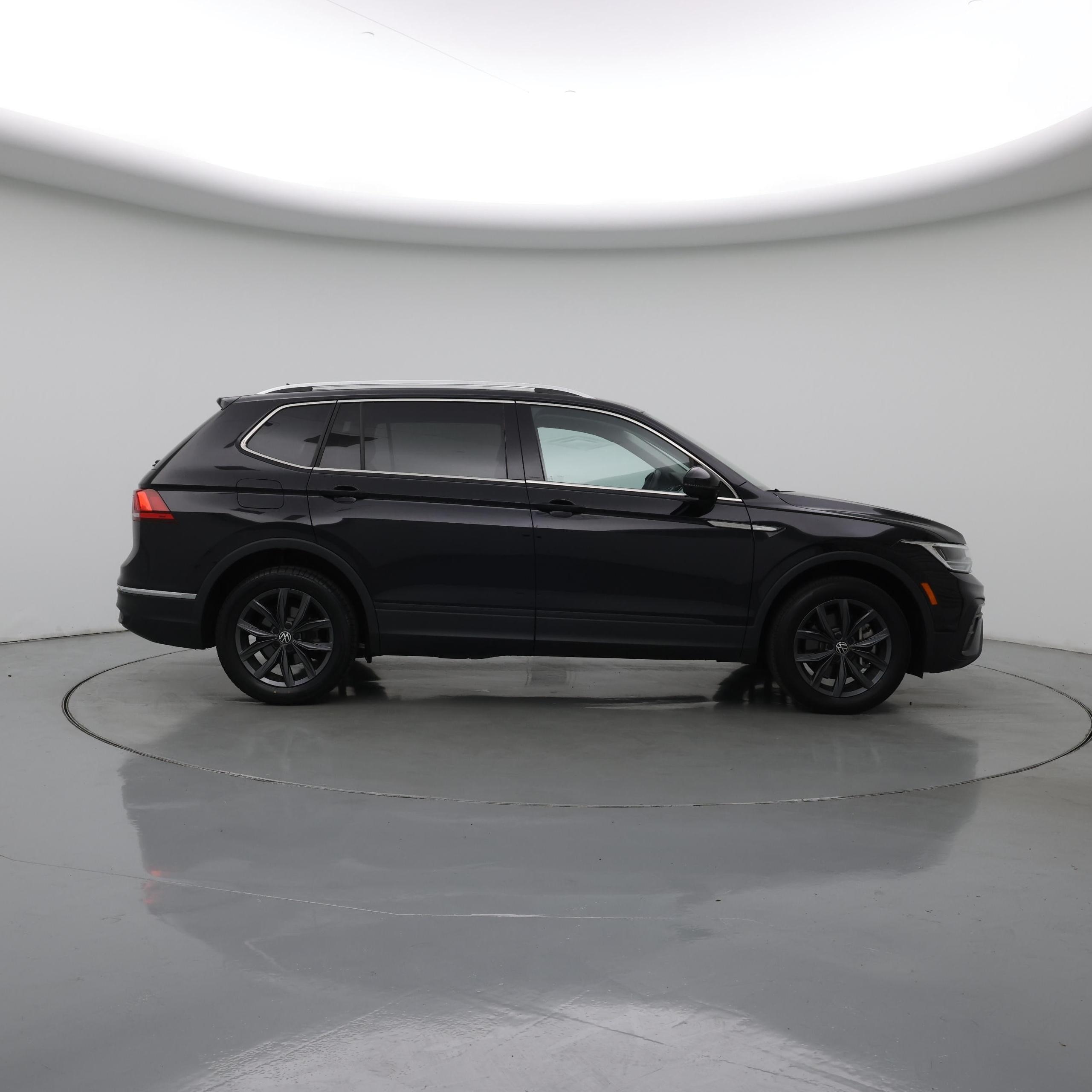 Thumbnail: 2022 Volkswagen Tiguan - 7