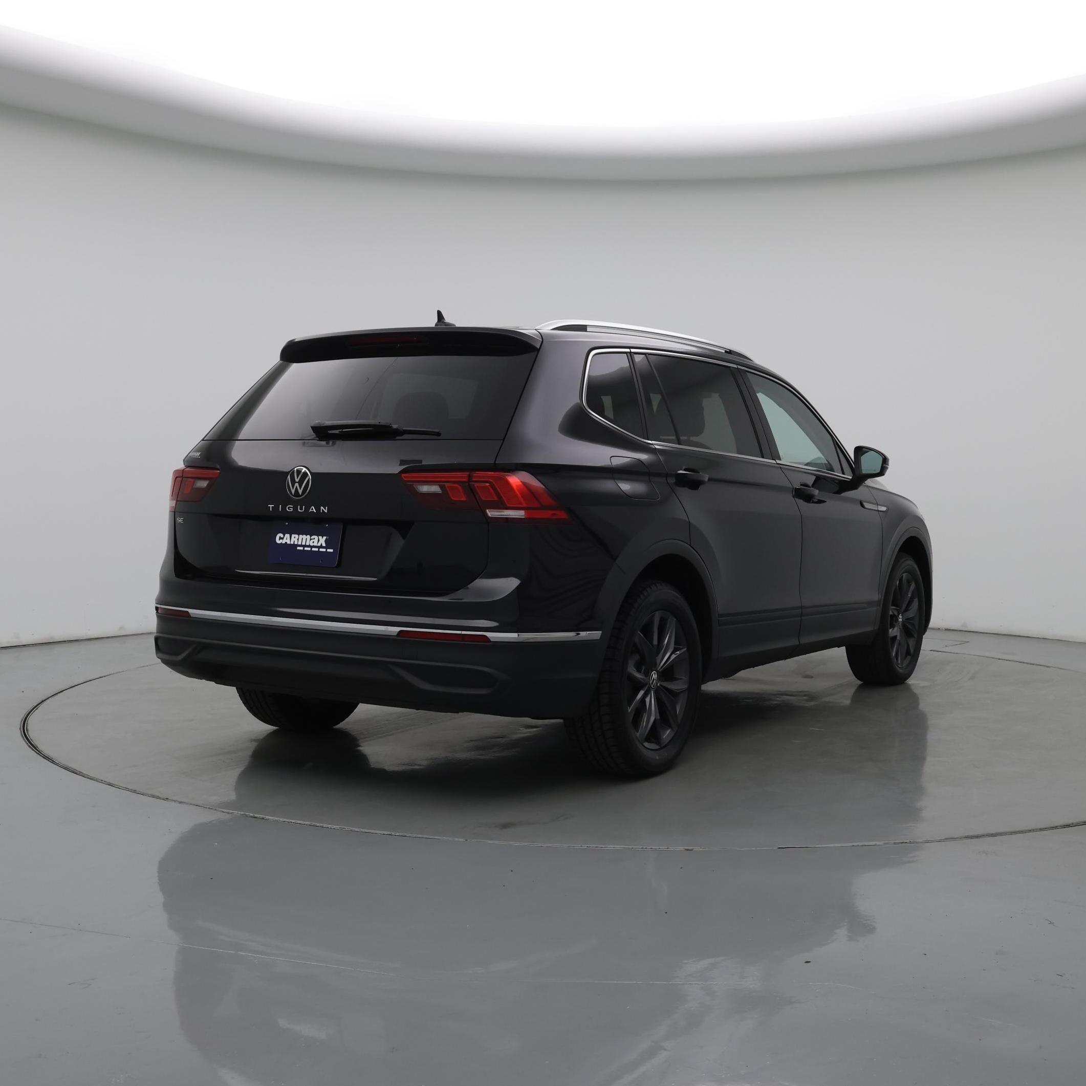Thumbnail: 2022 Volkswagen Tiguan - 8