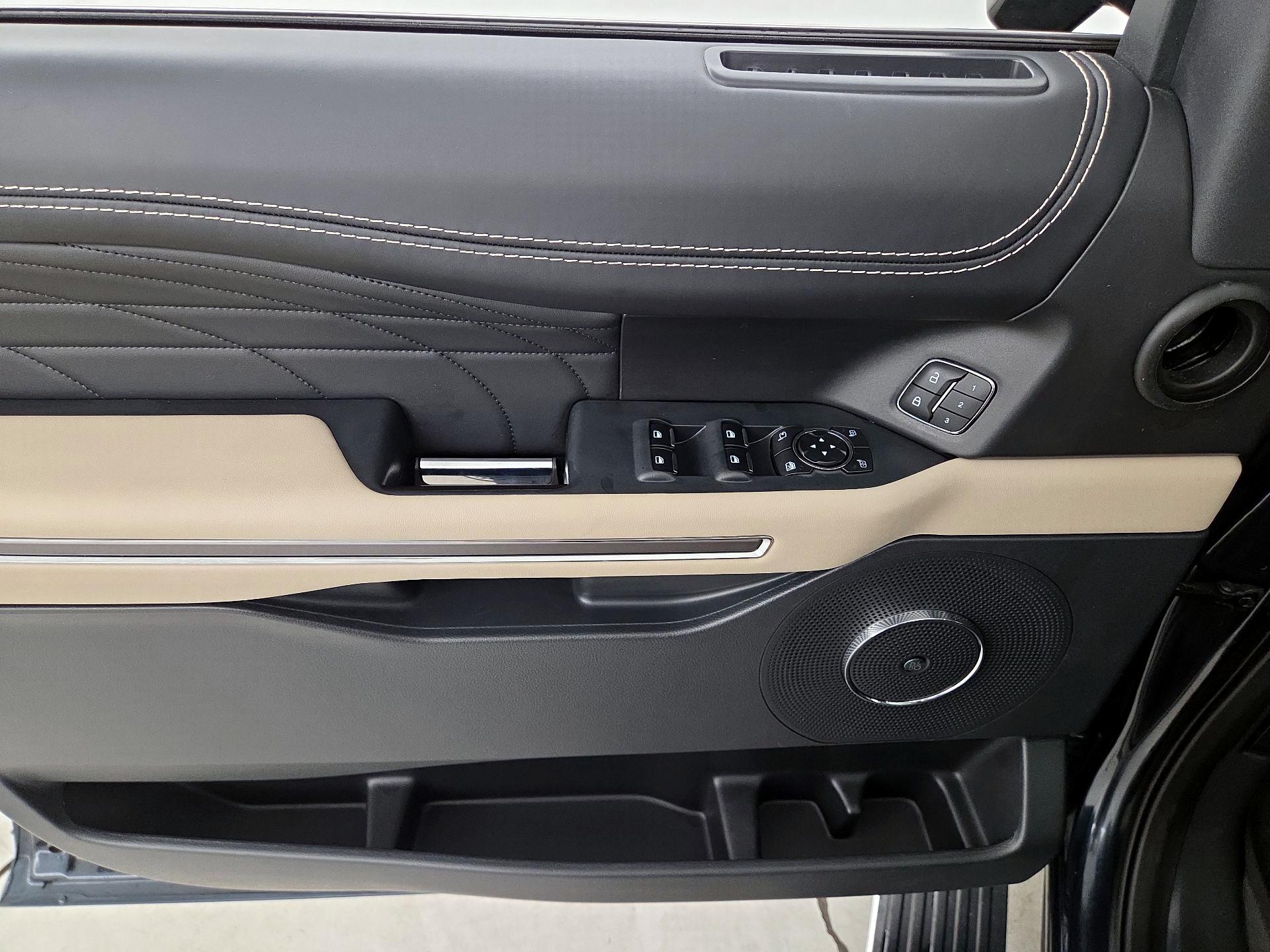 Thumbnail: 2023 Ford Expedition - 12