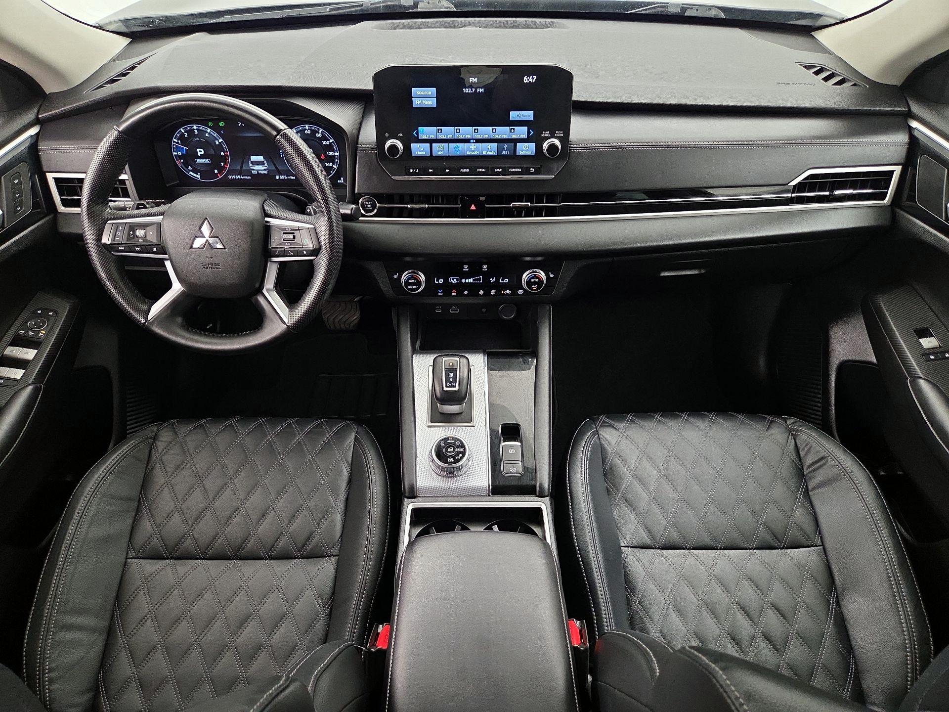 Thumbnail: 2023 Mitsubishi Outlander - 9