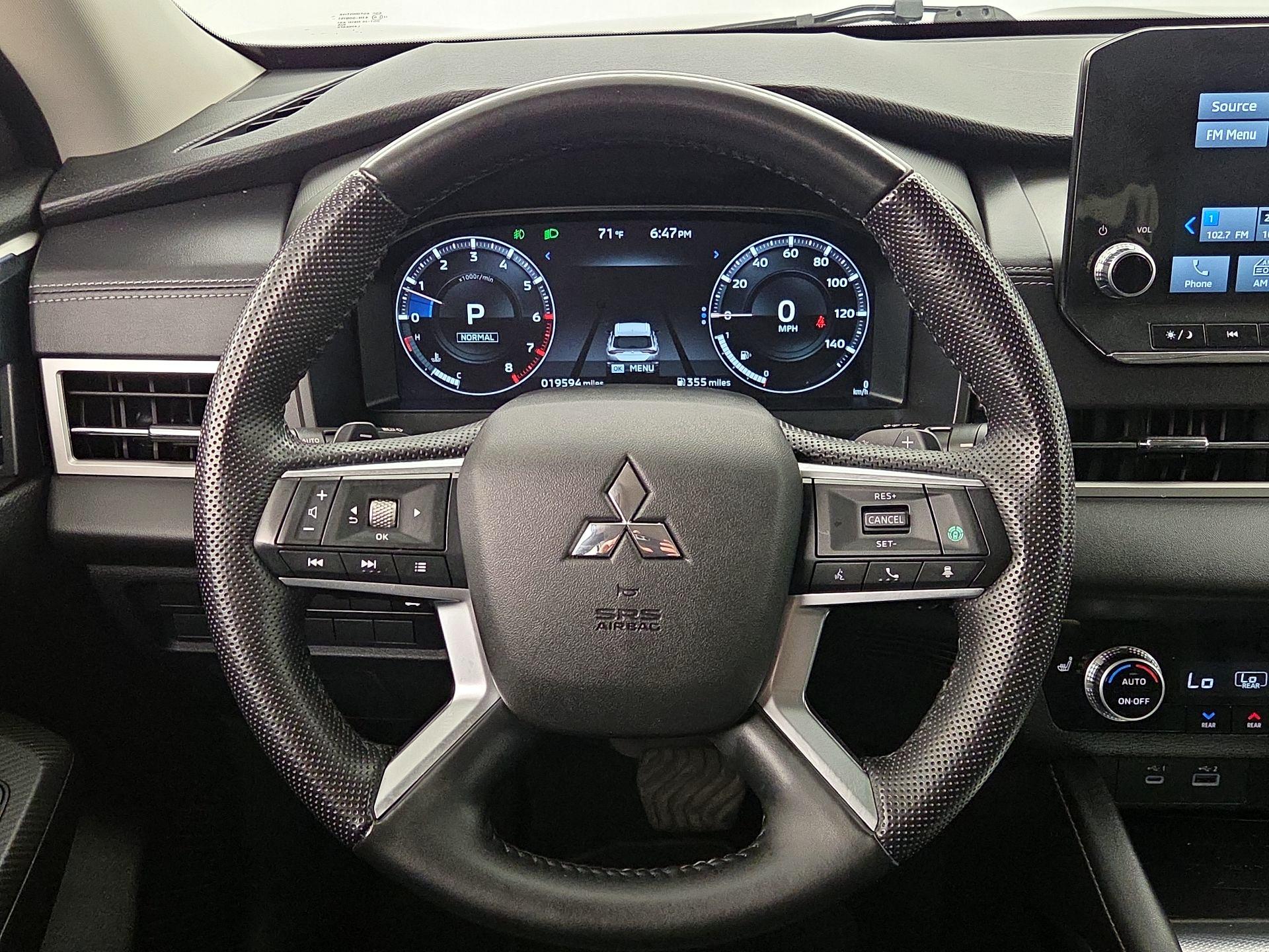 Thumbnail: 2023 Mitsubishi Outlander - 10