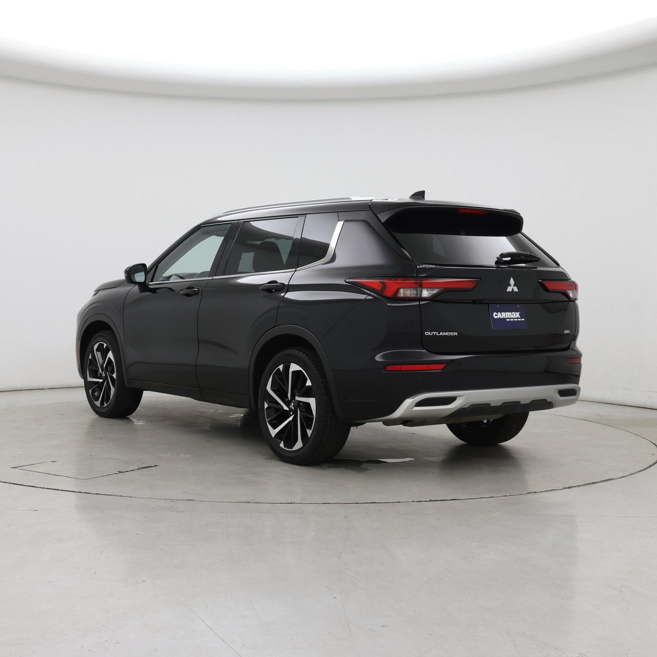 Thumbnail: 2023 Mitsubishi Outlander - 2