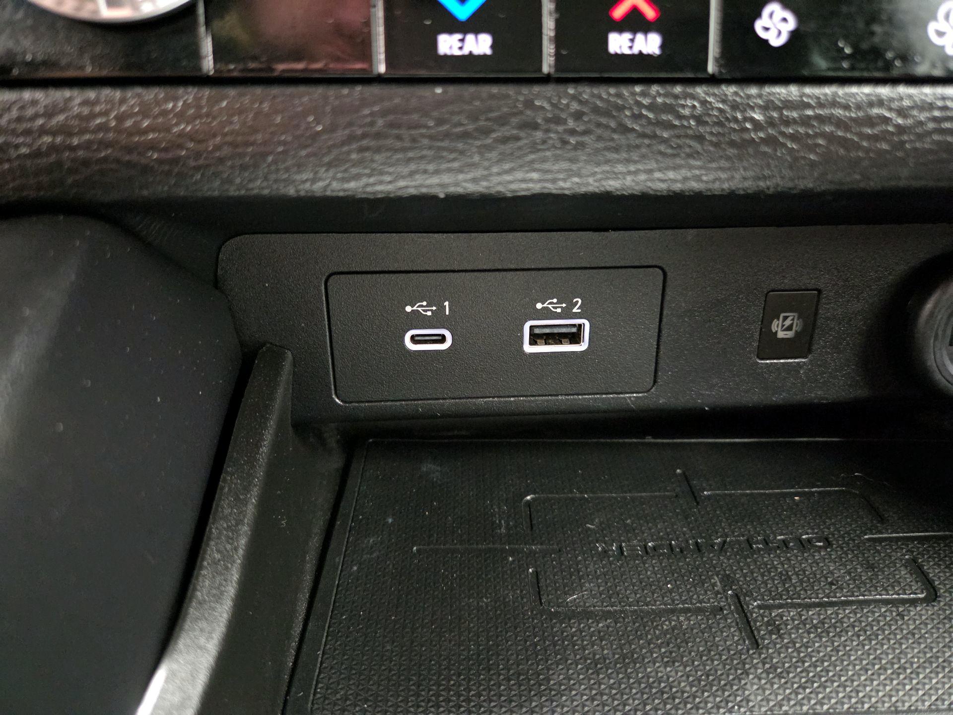 Thumbnail: 2023 Mitsubishi Outlander - 19