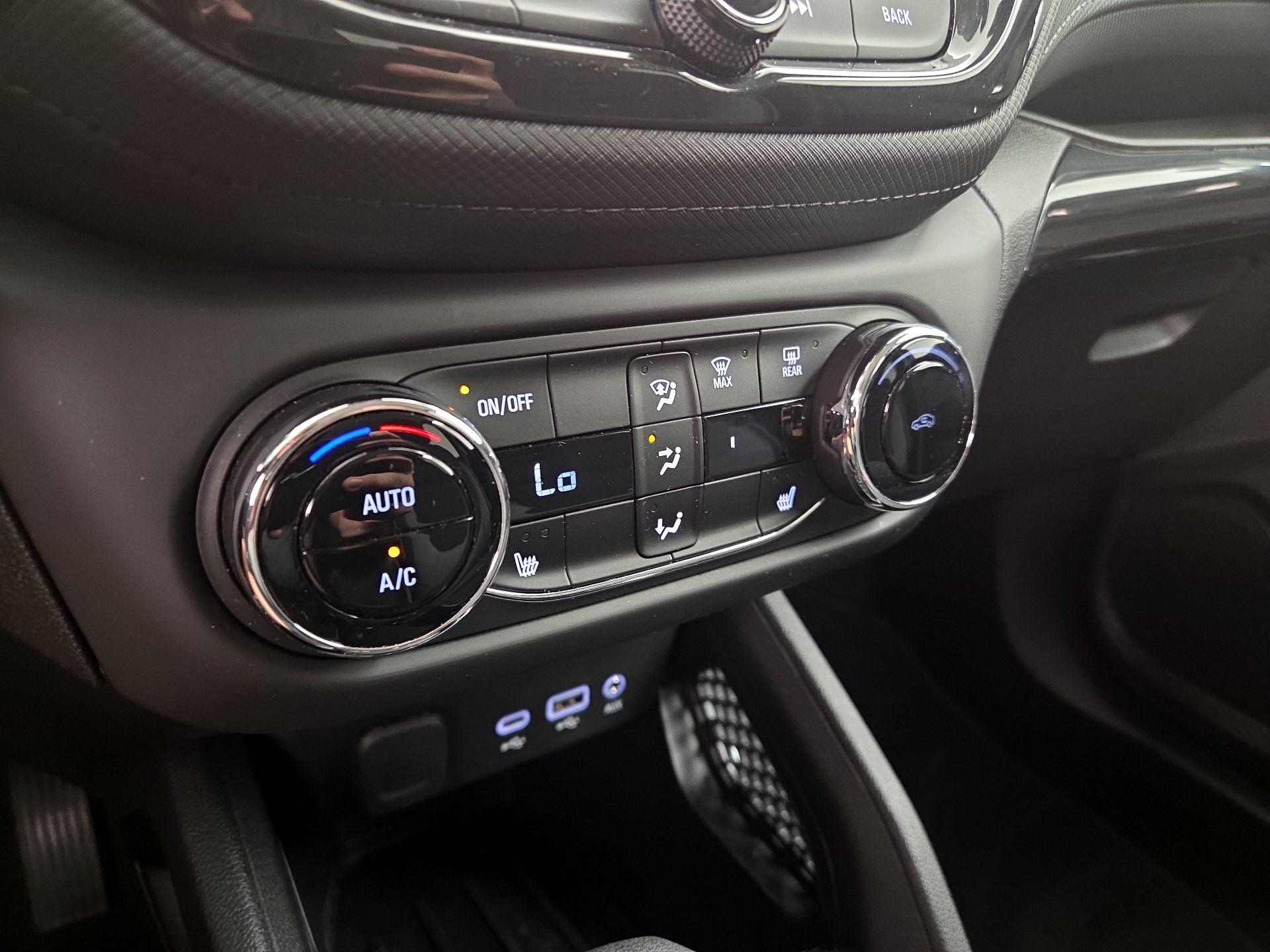 Thumbnail: 2023 Chevrolet TrailBlazer - 16
