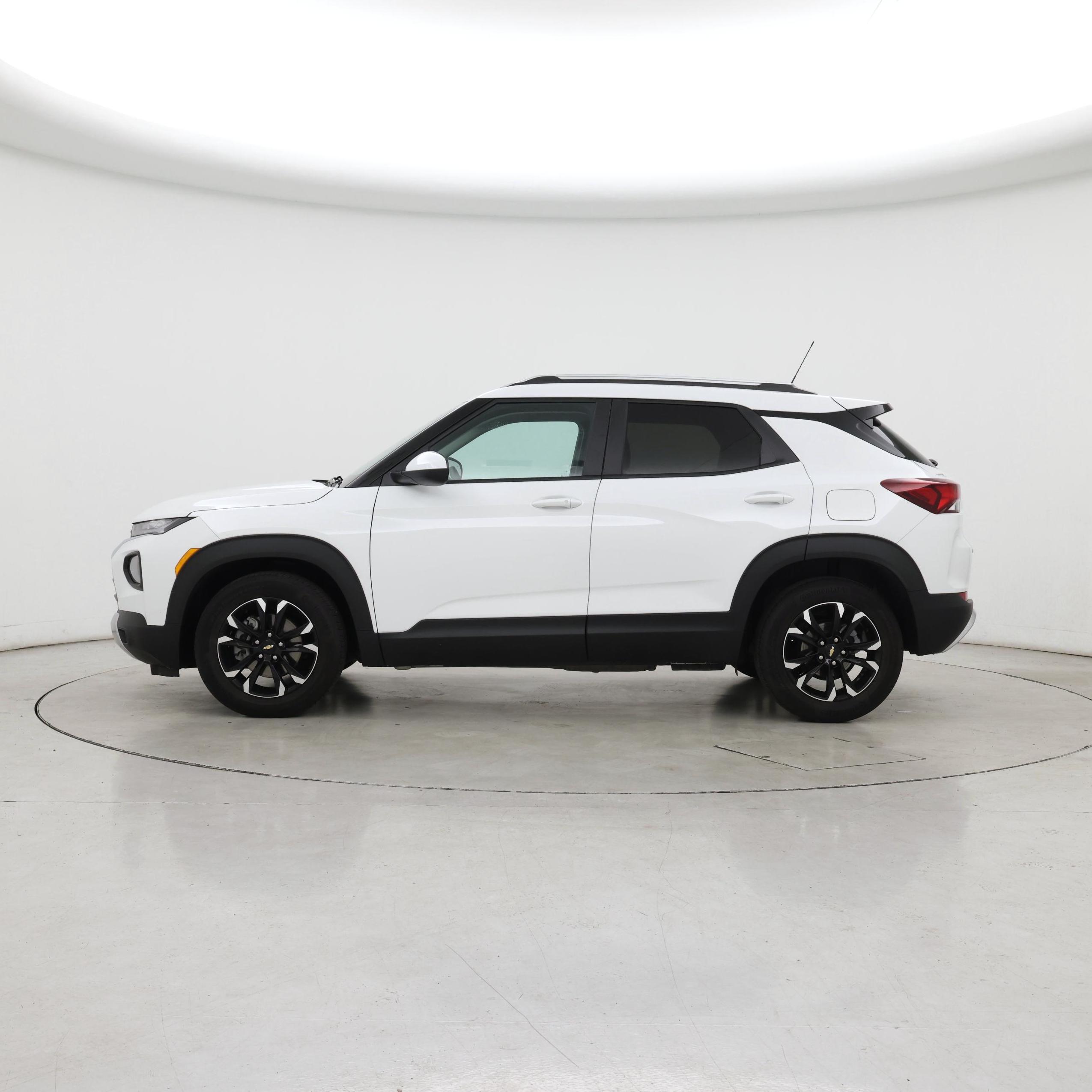 Thumbnail: 2023 Chevrolet TrailBlazer - 3