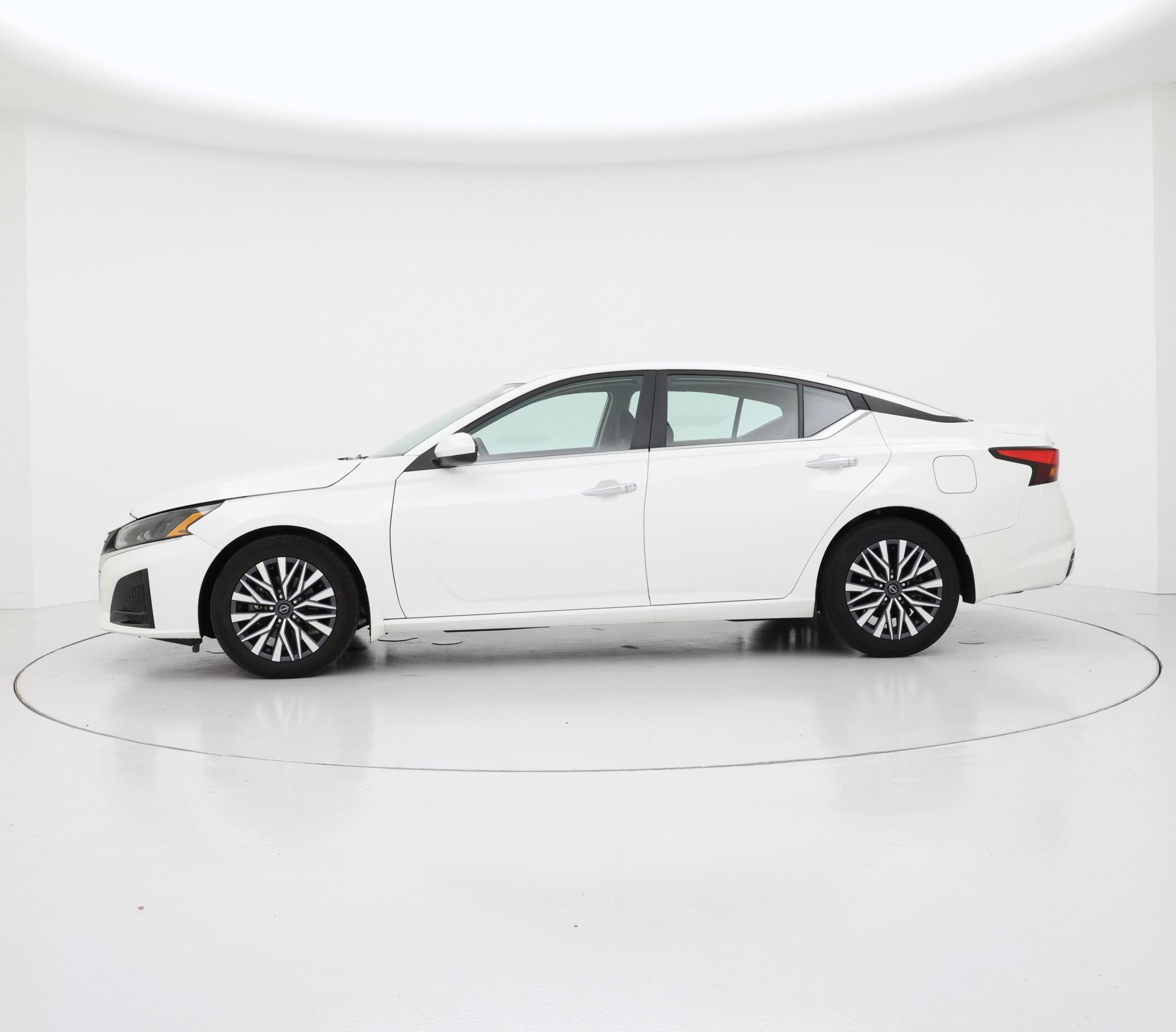 Thumbnail: 2023 Nissan Altima - 3