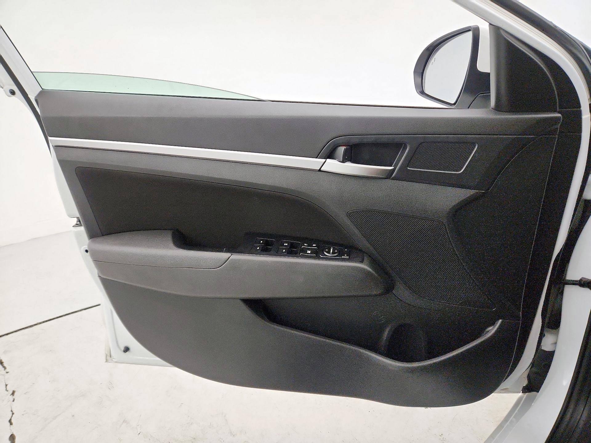 Thumbnail: 2020 Hyundai Elantra - 12