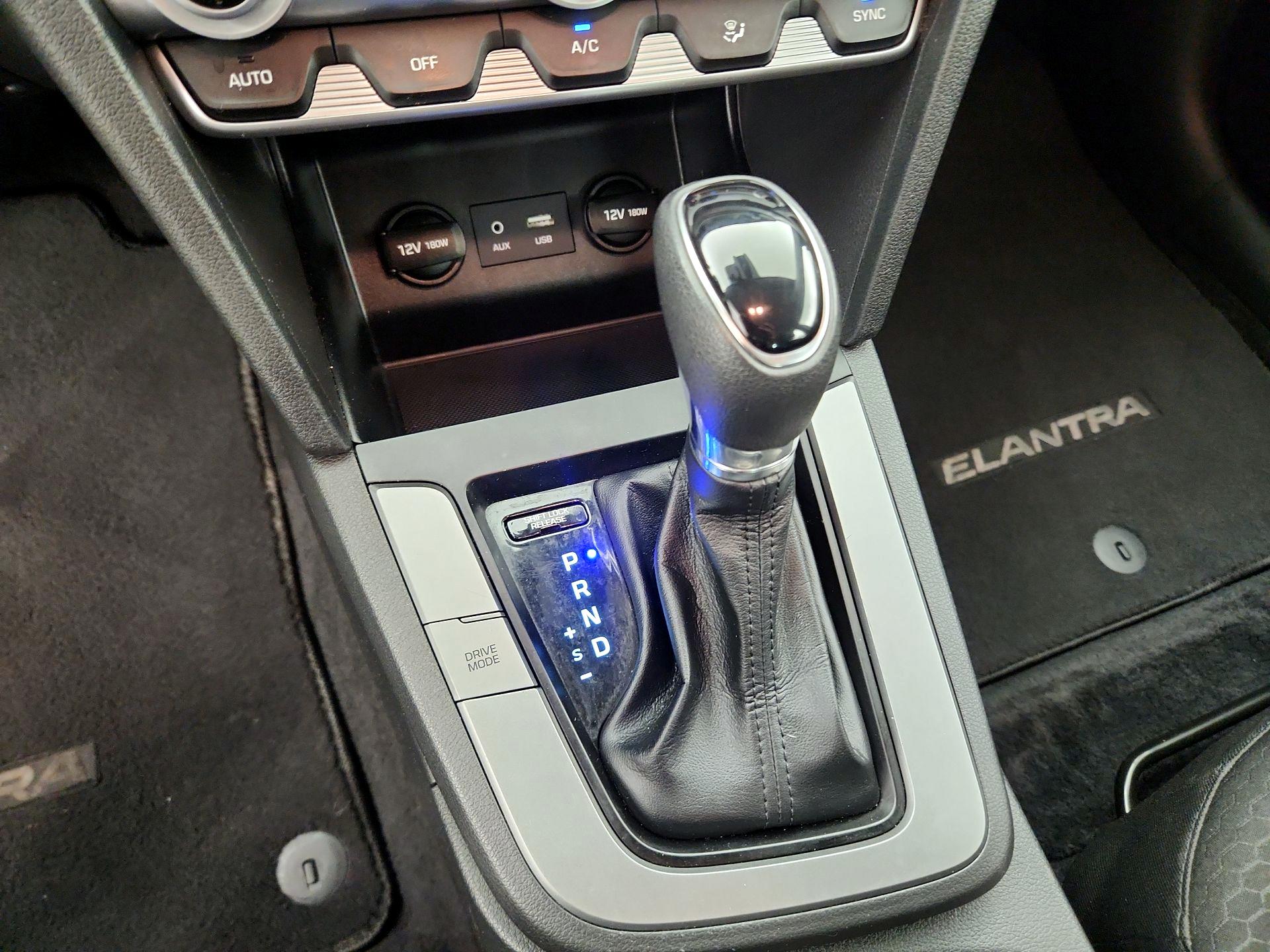 Thumbnail: 2020 Hyundai Elantra - 17