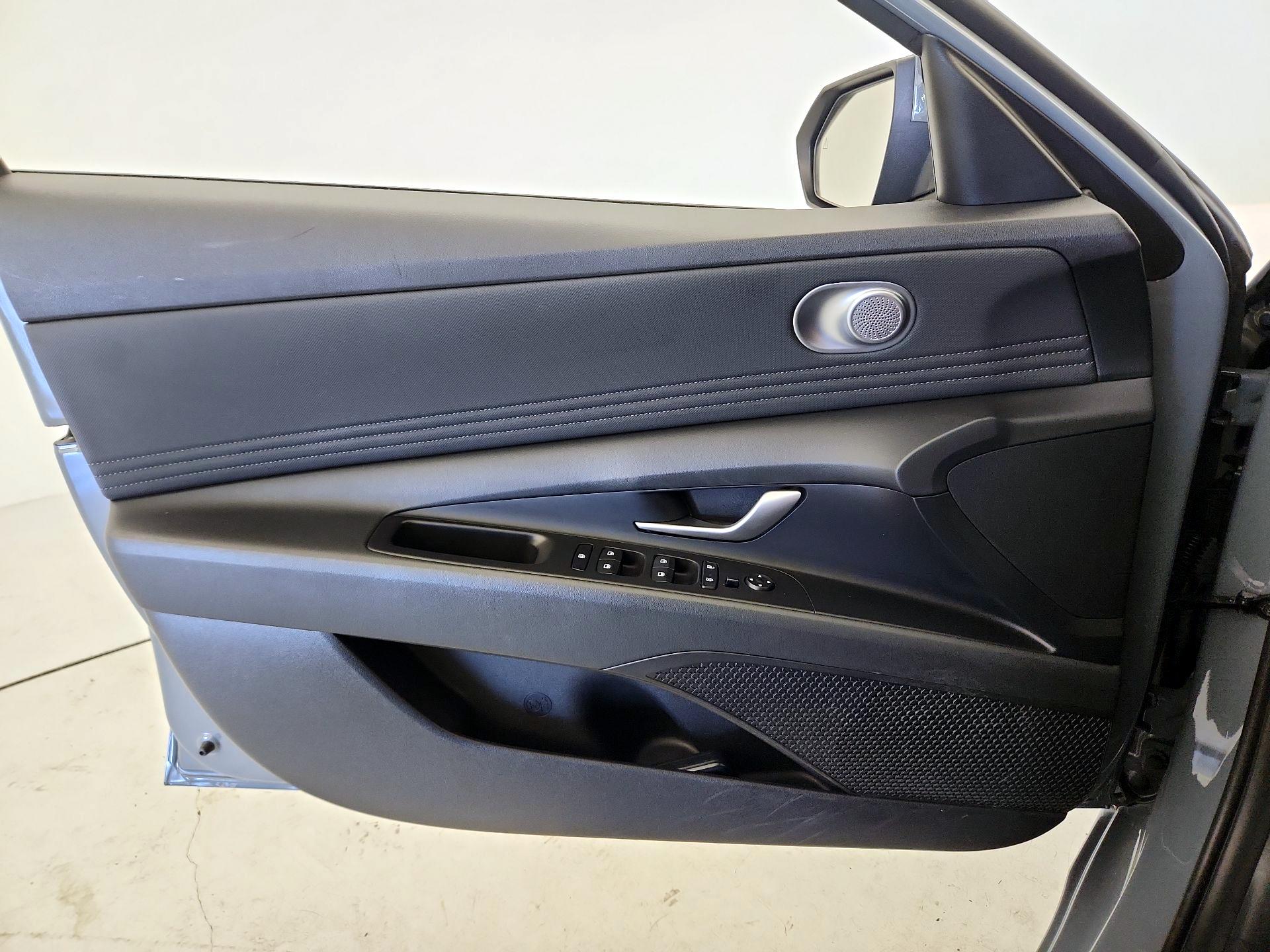 Thumbnail: 2023 Hyundai Elantra - 12