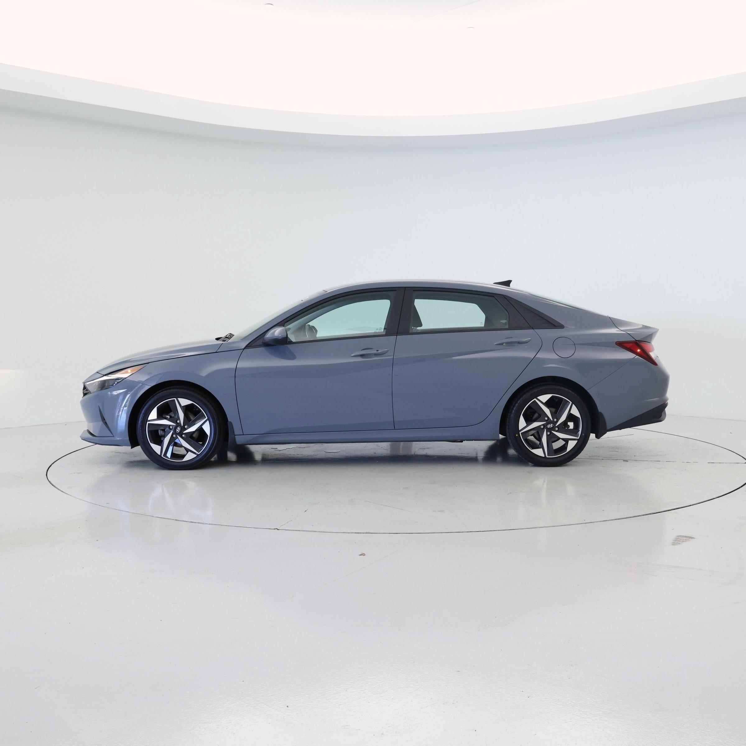 Thumbnail: 2023 Hyundai Elantra - 3