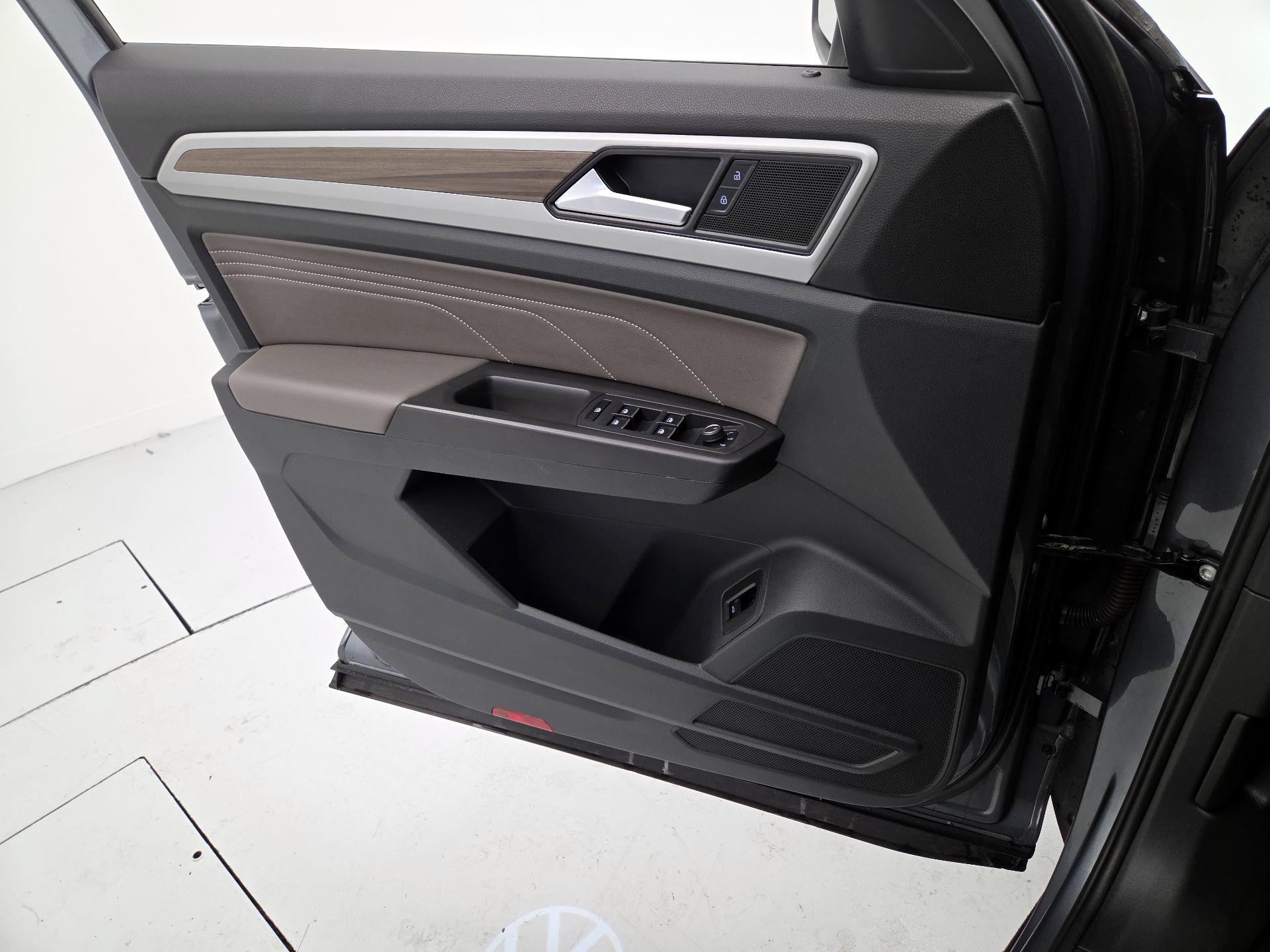 Thumbnail: 2022 Volkswagen Atlas - 12