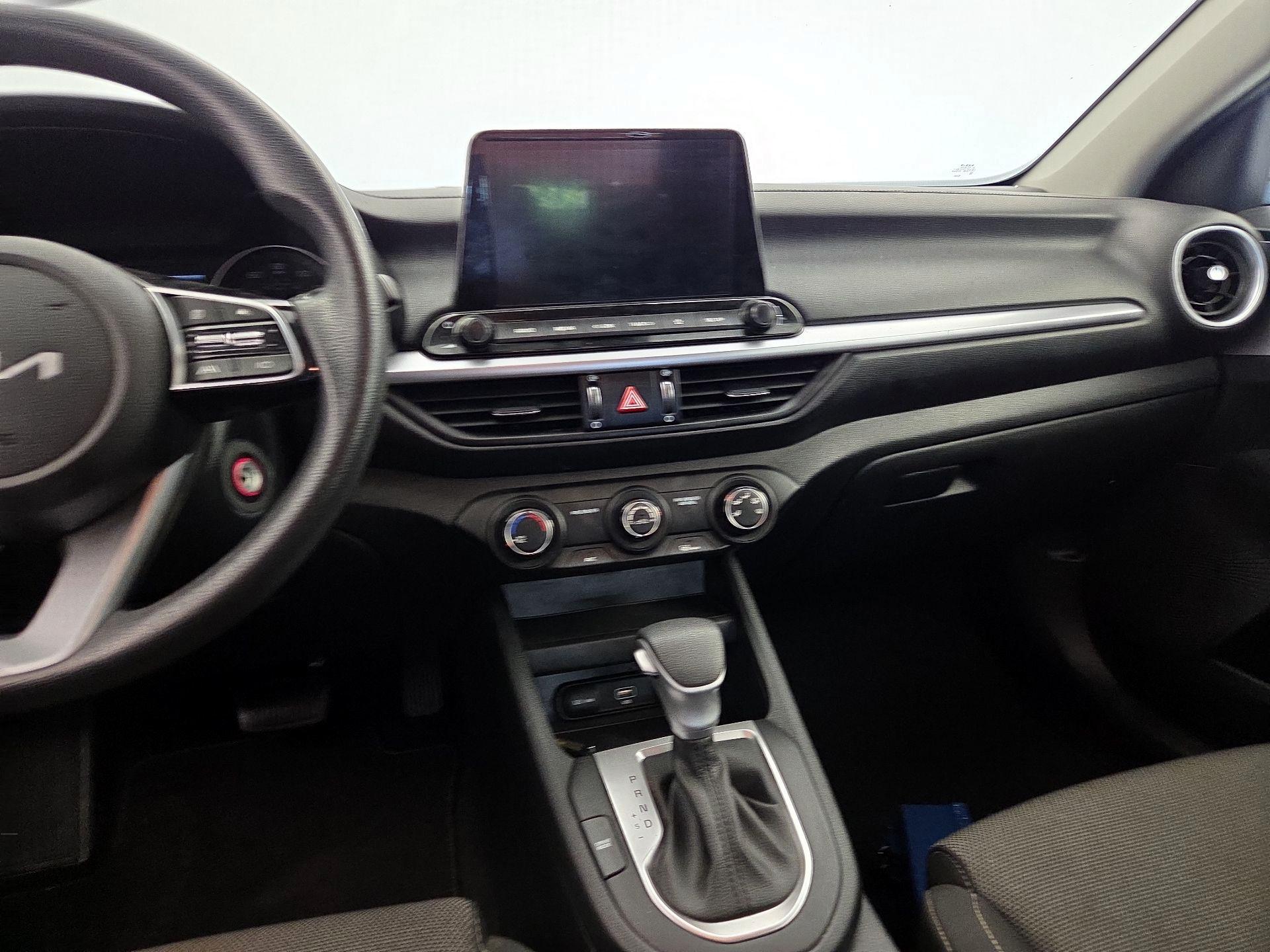 Thumbnail: 2022 Kia Forte - 9