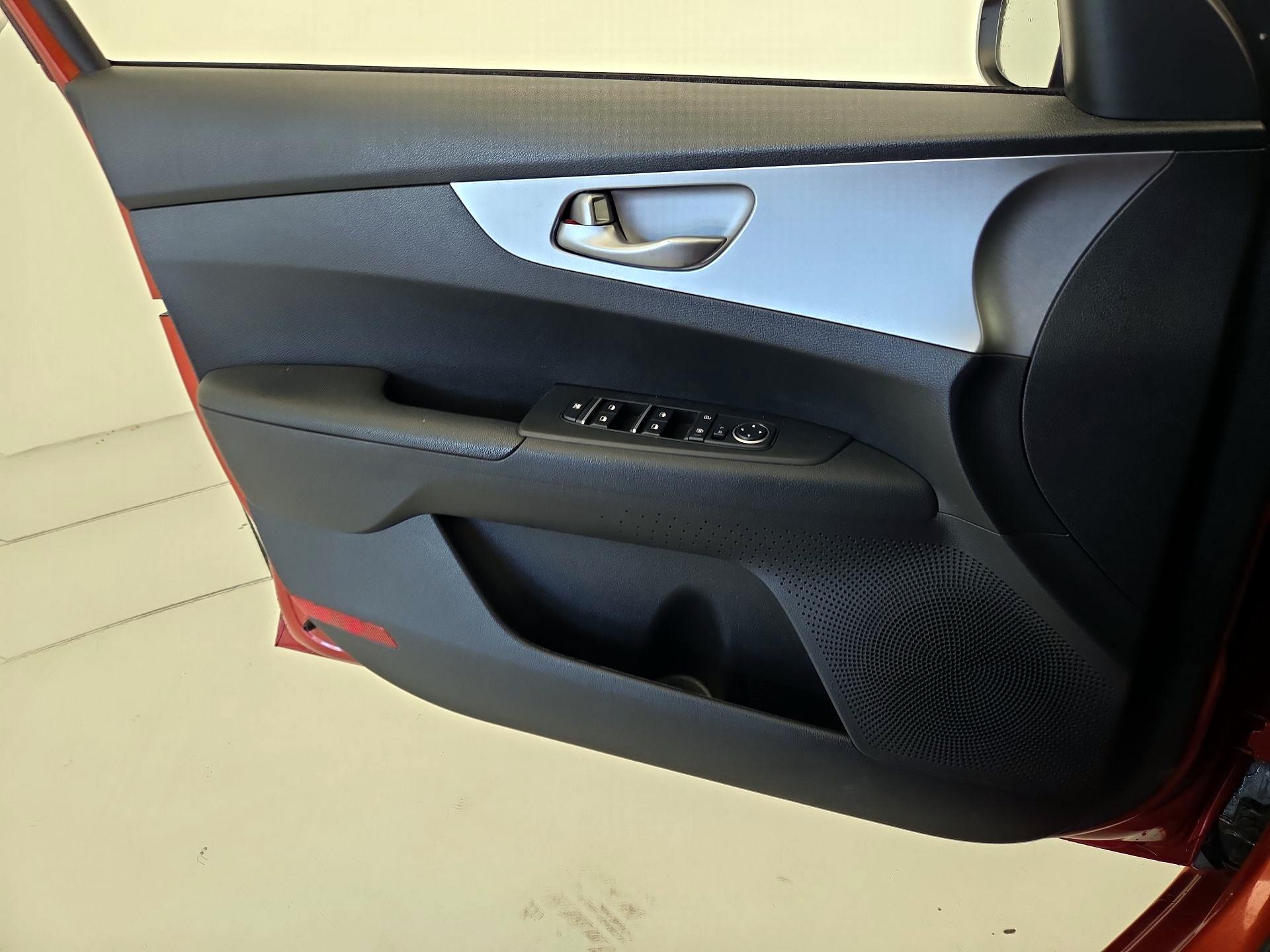 Thumbnail: 2022 Kia Forte - 12