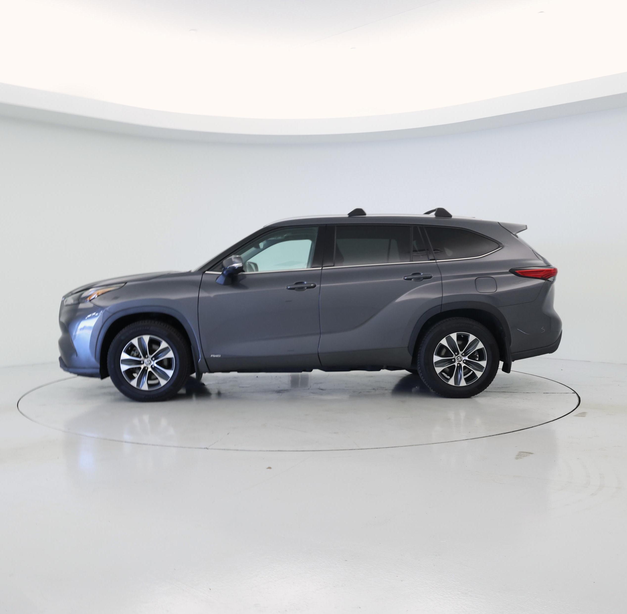 Thumbnail: 2022 Toyota Highlander - 3