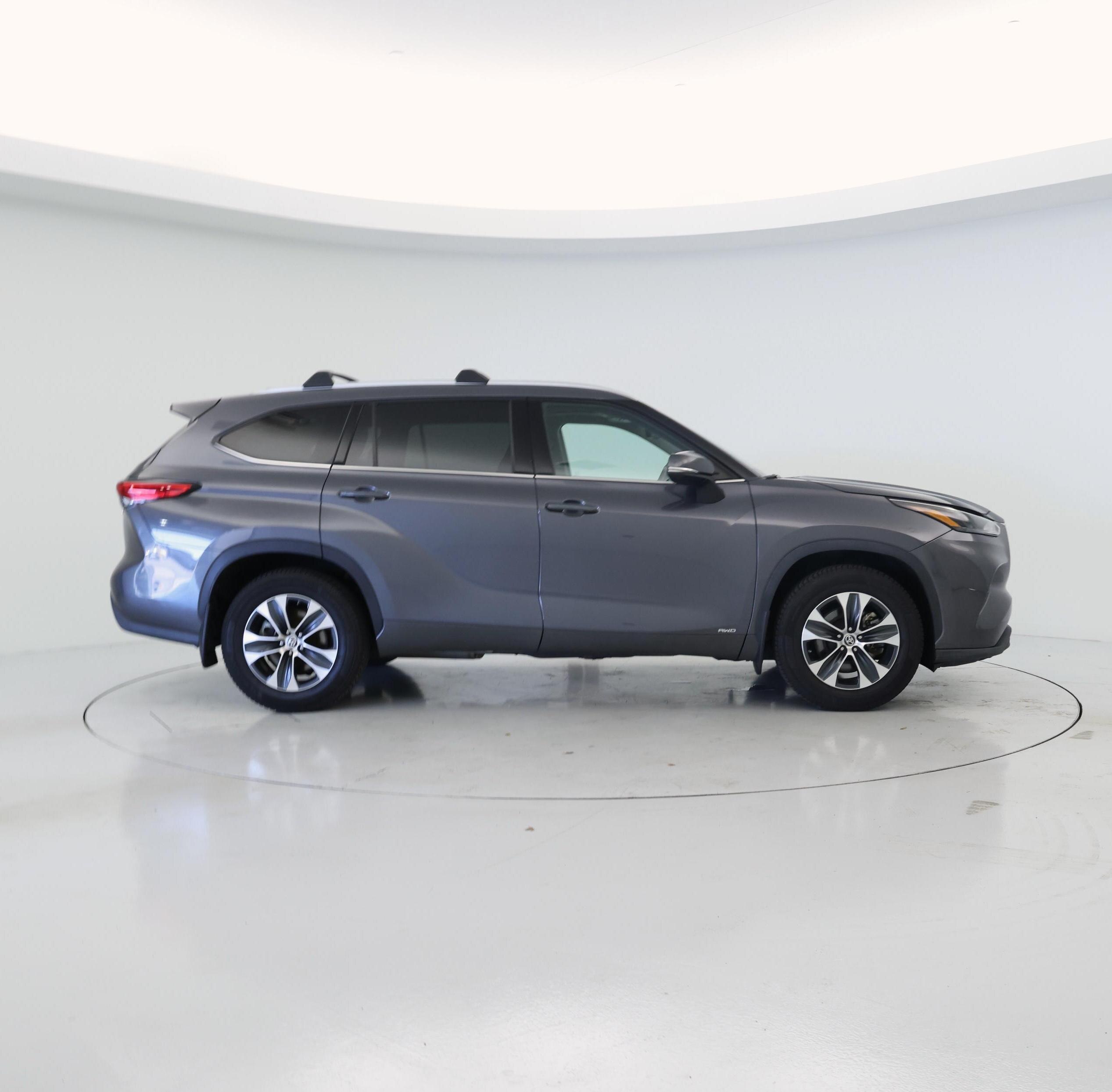 Thumbnail: 2022 Toyota Highlander - 7