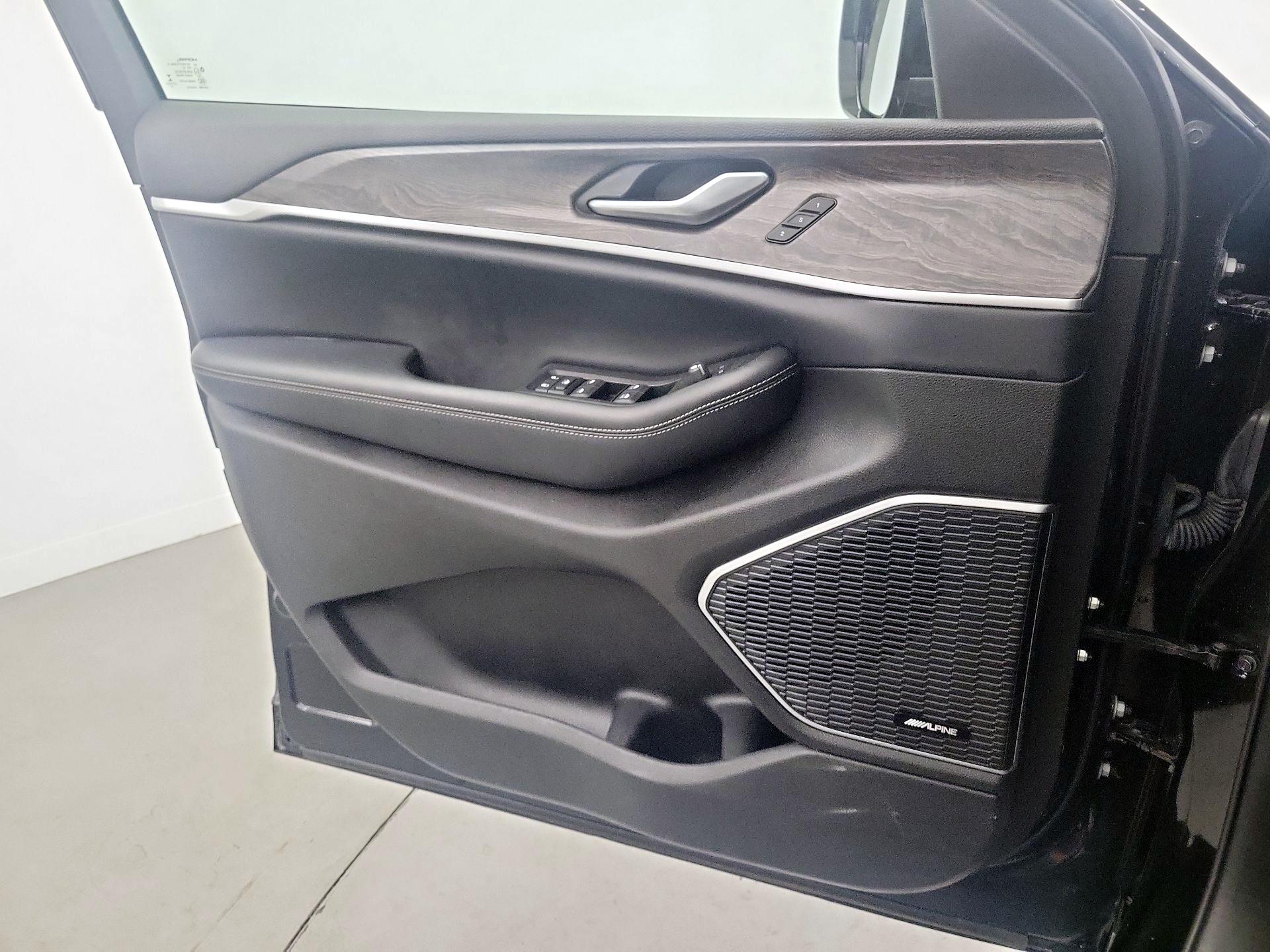 Thumbnail: 2022 Jeep Grand Cherokee - 10