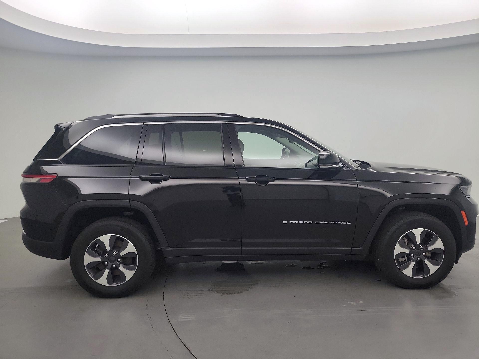 Thumbnail: 2022 Jeep Grand Cherokee - 4