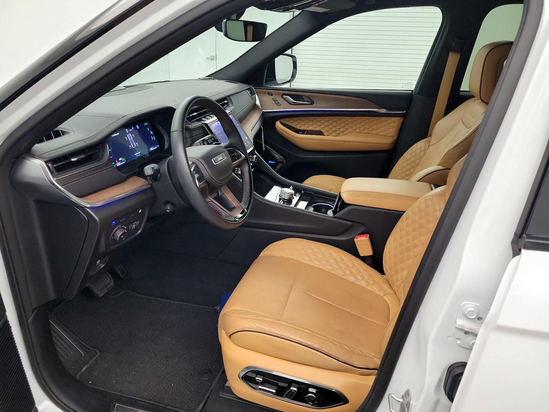 Thumbnail: 2022 Jeep Grand Cherokee - 11