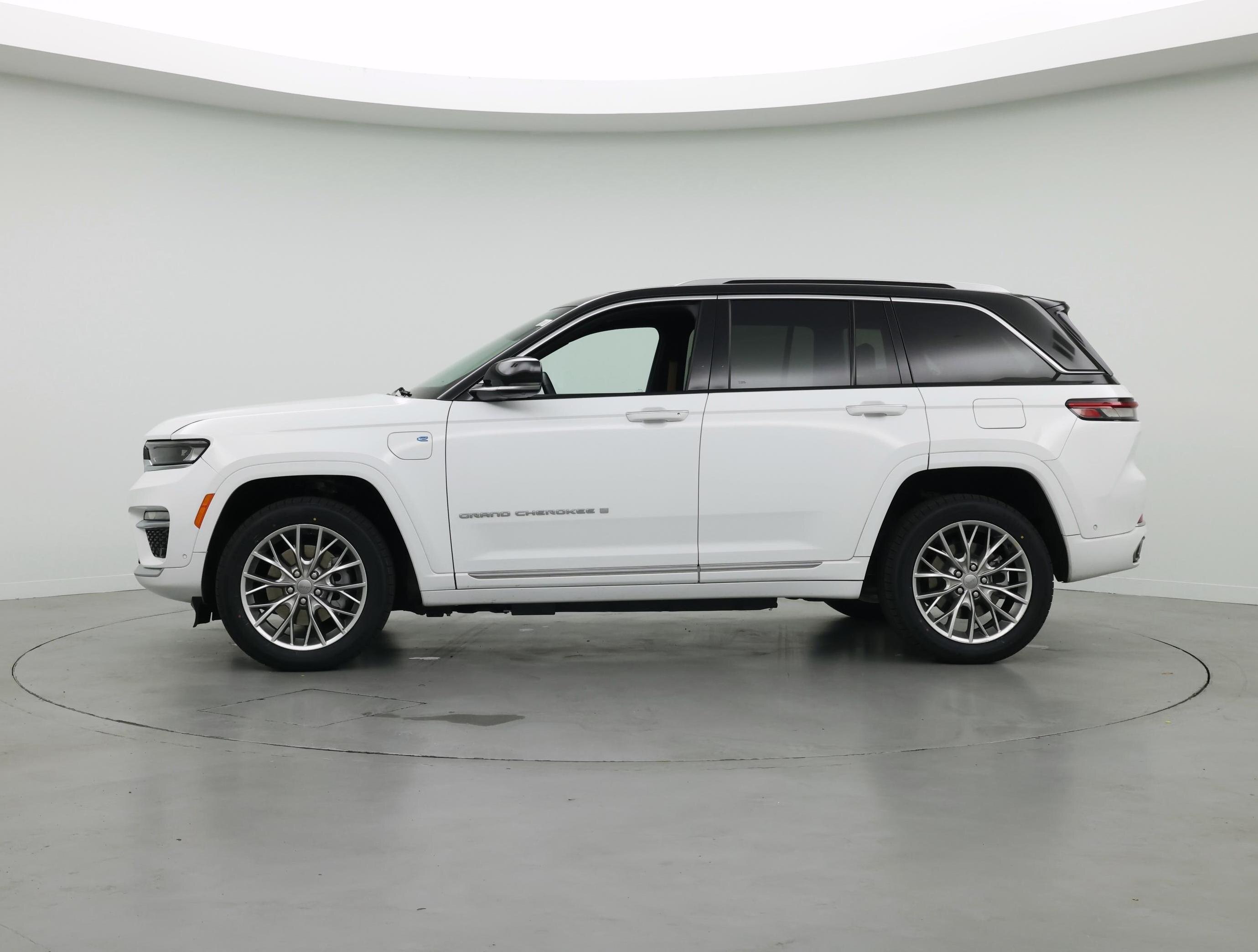 Thumbnail: 2022 Jeep Grand Cherokee - 3
