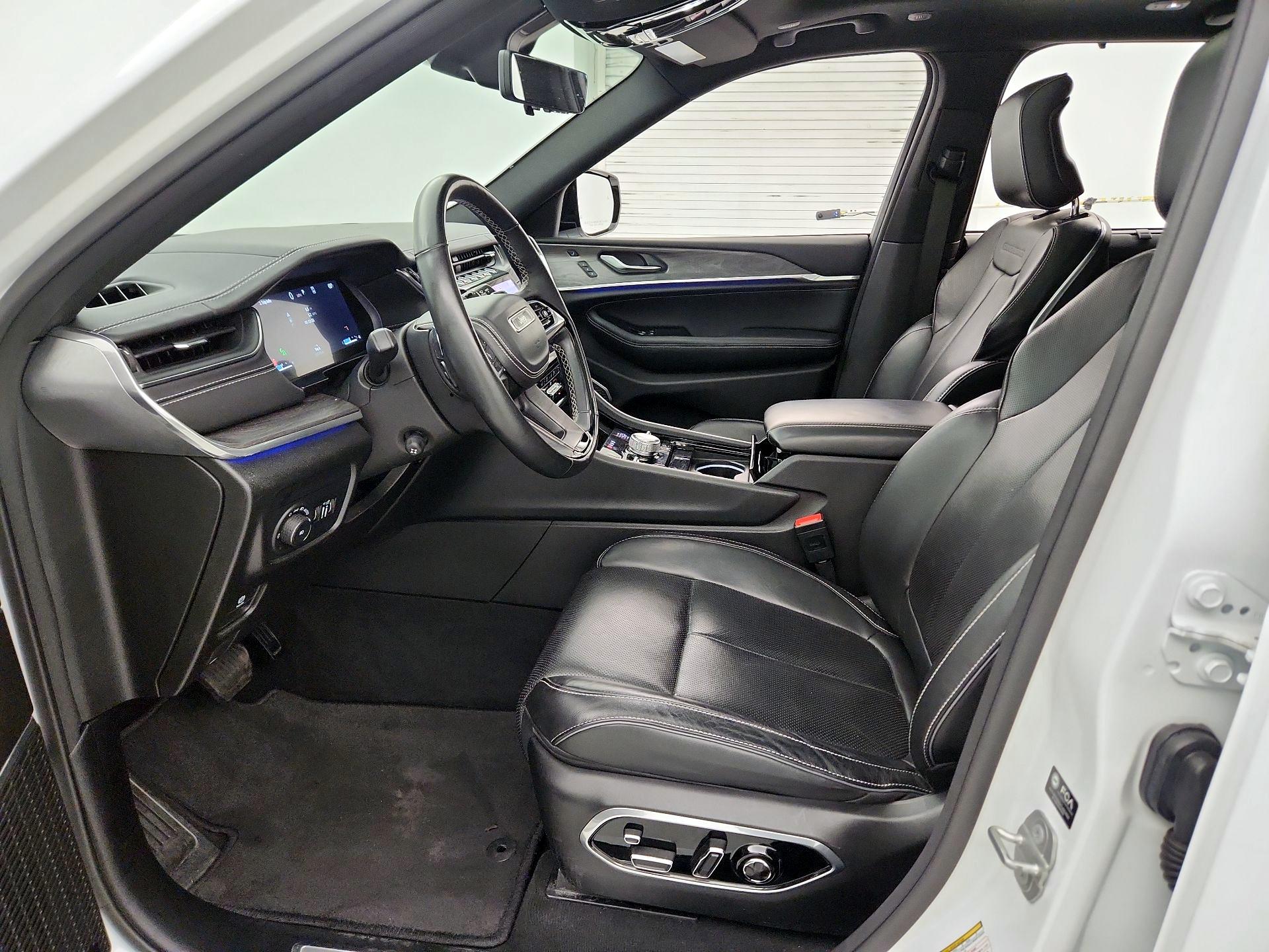 Thumbnail: 2023 Jeep Grand Cherokee - 11