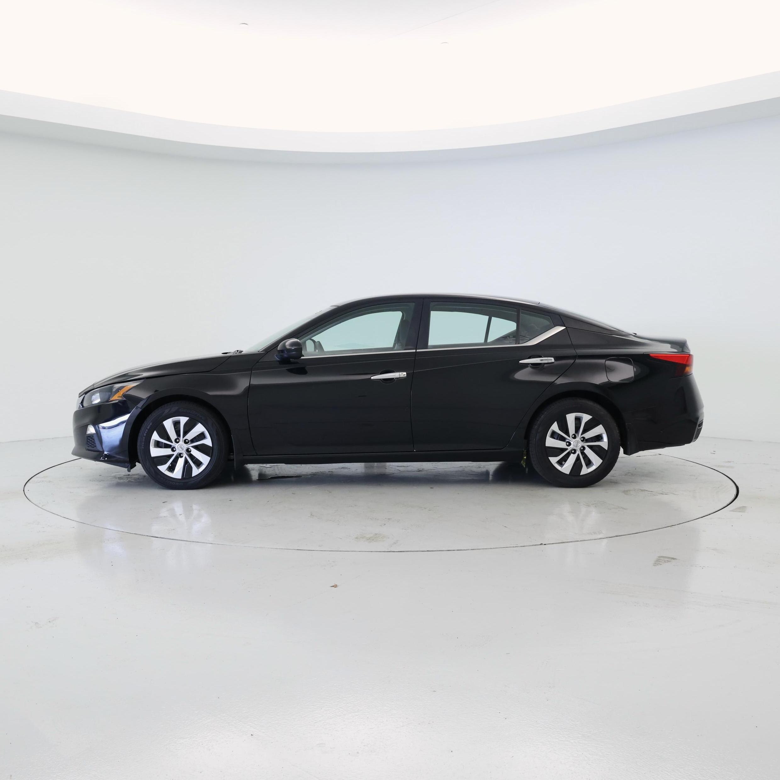 Thumbnail: 2022 Nissan Altima - 3