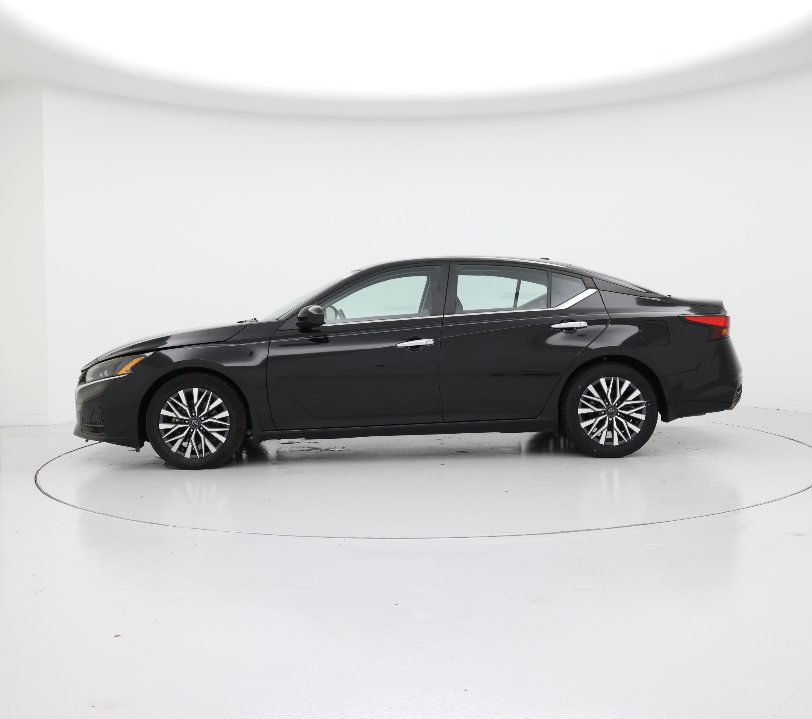 Thumbnail: 2023 Nissan Altima - 3