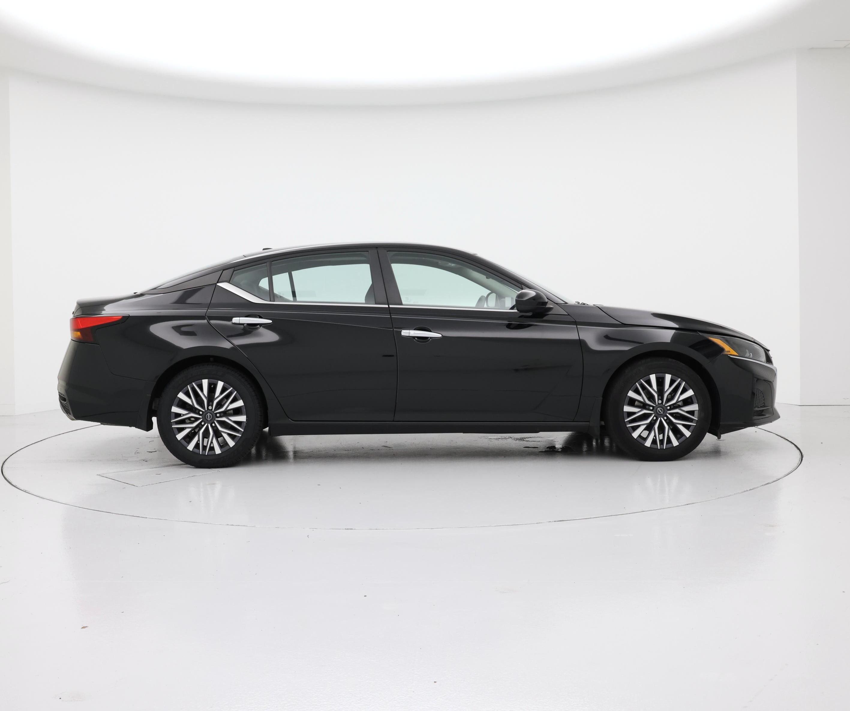 Thumbnail: 2023 Nissan Altima - 7