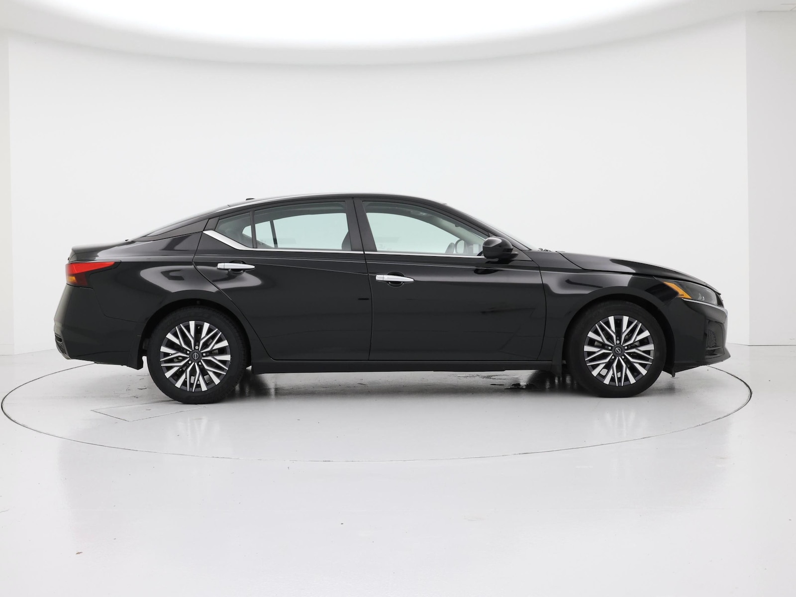 2023 Nissan Altima SV - Photo 8