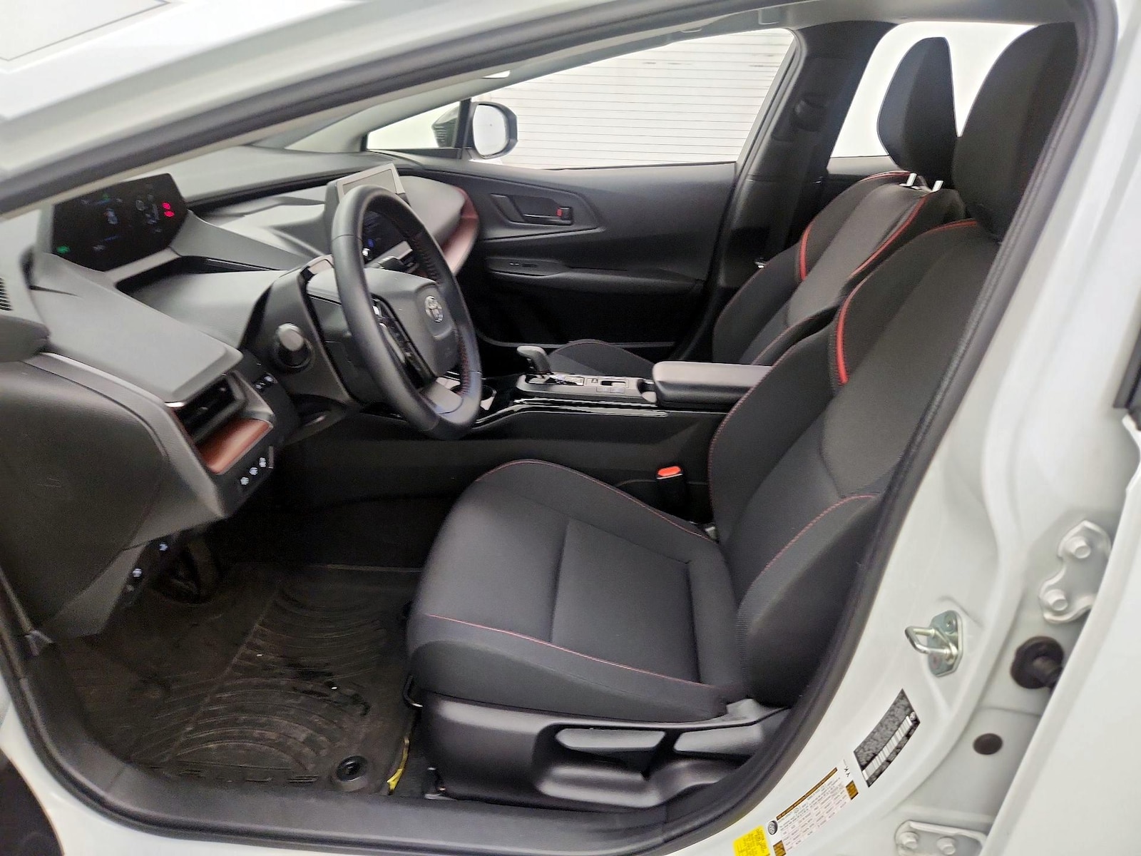 2024 Toyota Prius Prime SE - Photo 12
