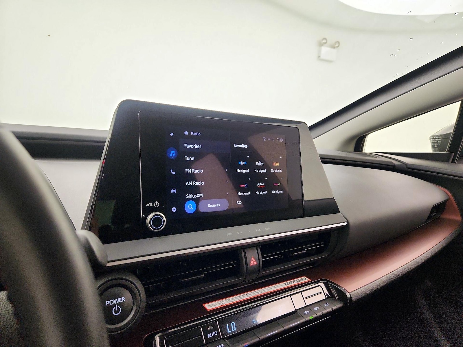 2024 Toyota Prius Prime SE - Photo 17