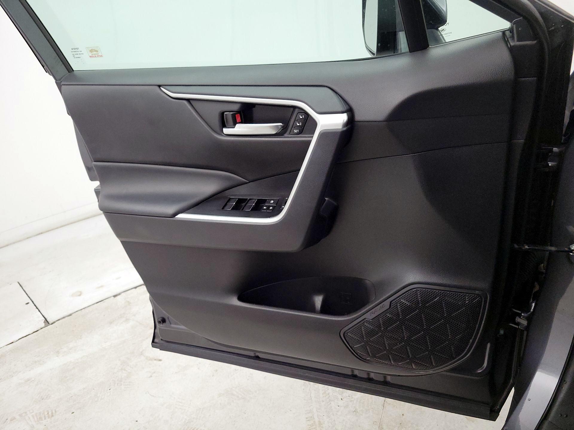 Thumbnail: 2021 Toyota RAV4 - 12