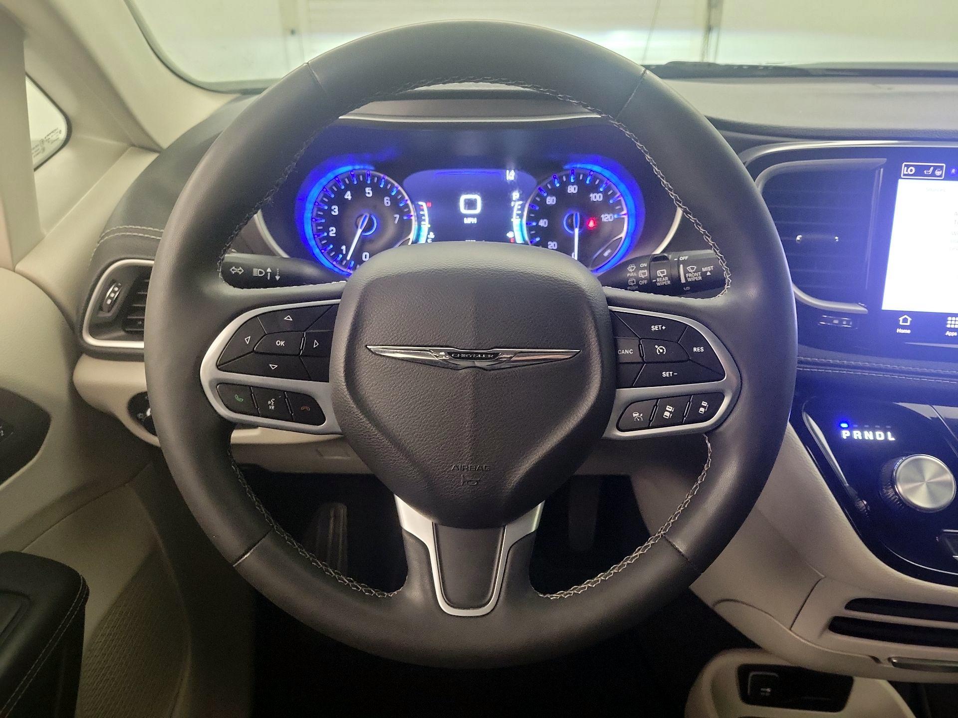 Thumbnail: 2023 Chrysler Pacifica - 10