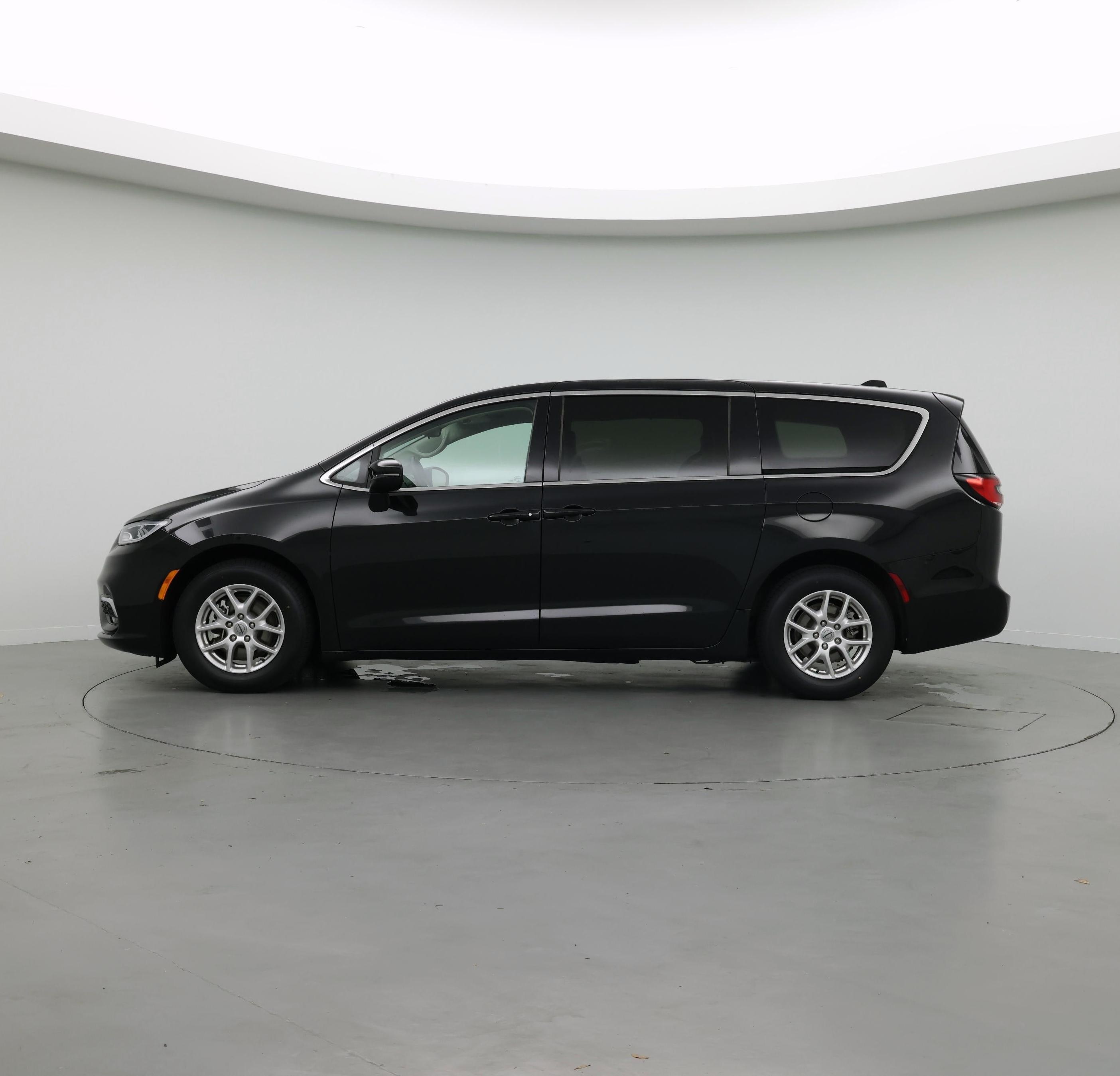 Thumbnail: 2023 Chrysler Pacifica - 3