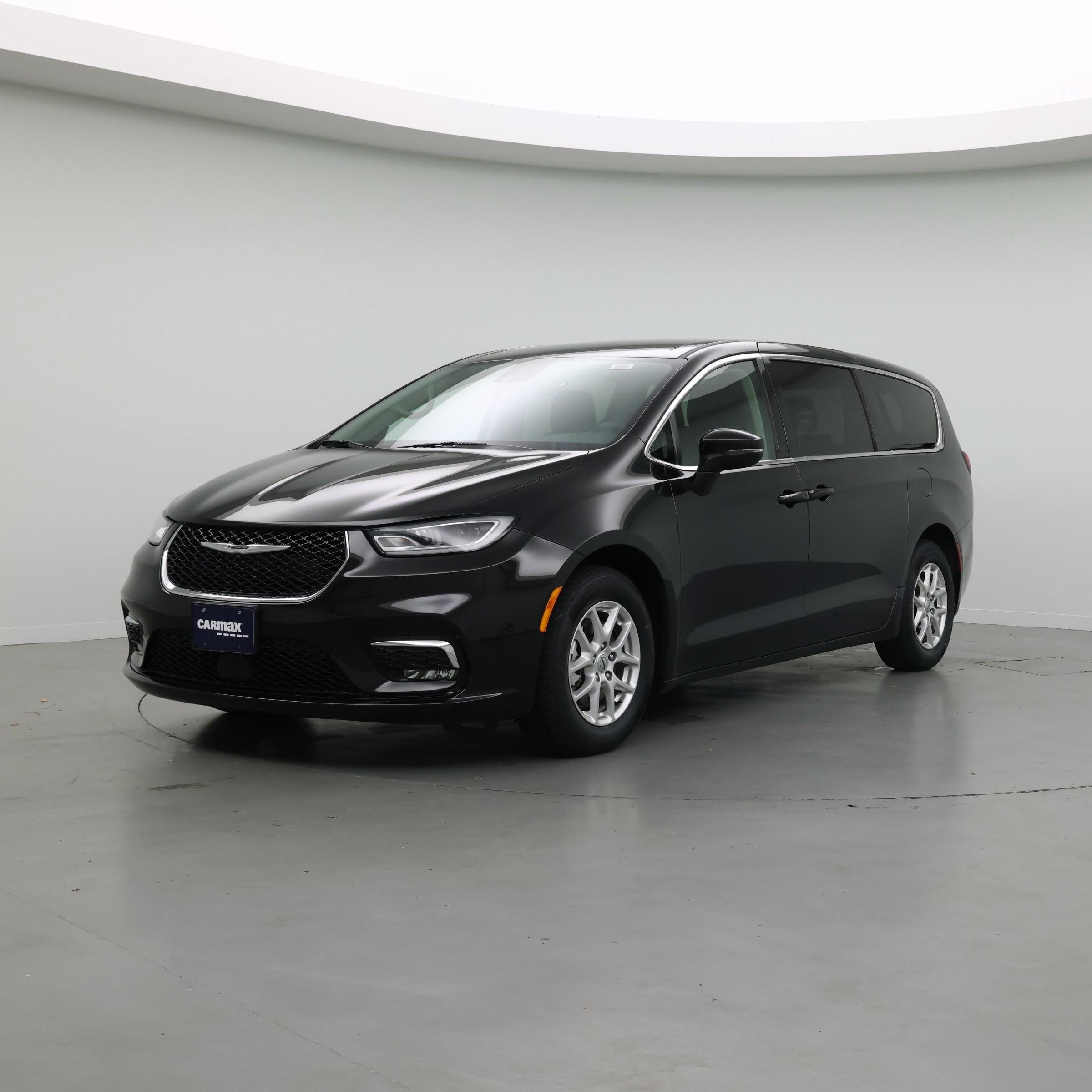Thumbnail: 2023 Chrysler Pacifica - 4