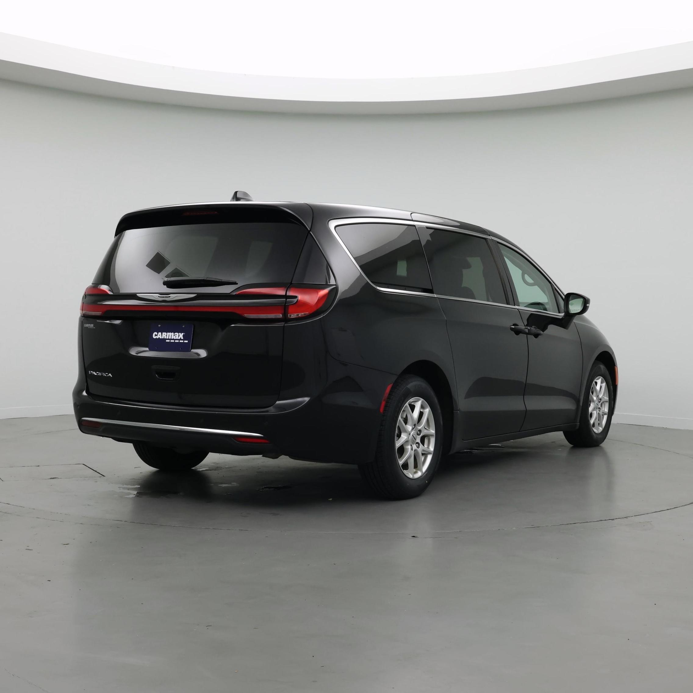 Thumbnail: 2023 Chrysler Pacifica - 8